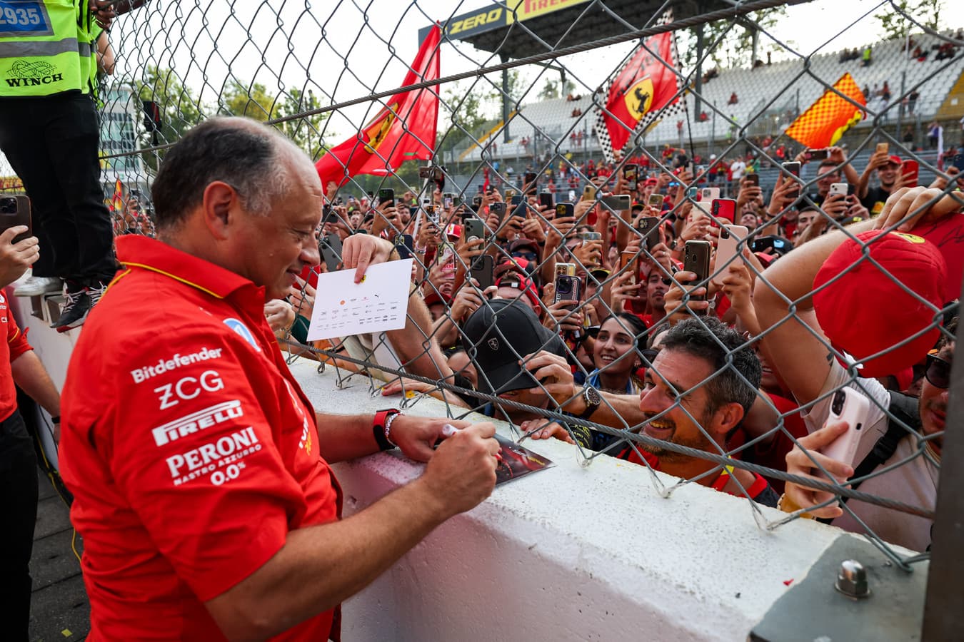 Ferrari ogłosiło zmiany w strukturze zespołu F1. Newey o krok od Astona