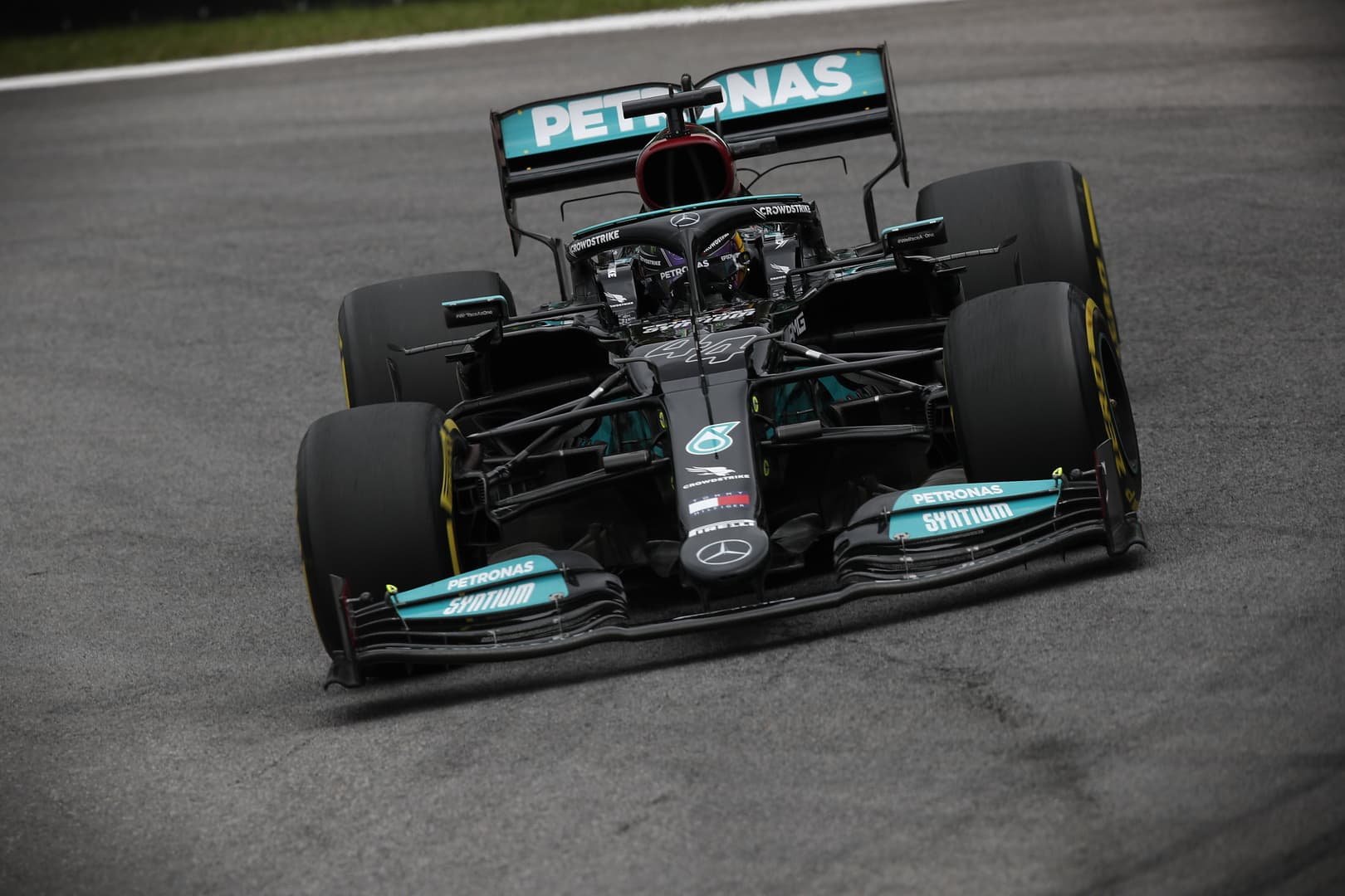 Decyzja ws. Hamiltona odłożona, Verstappen wezwany do sędziów