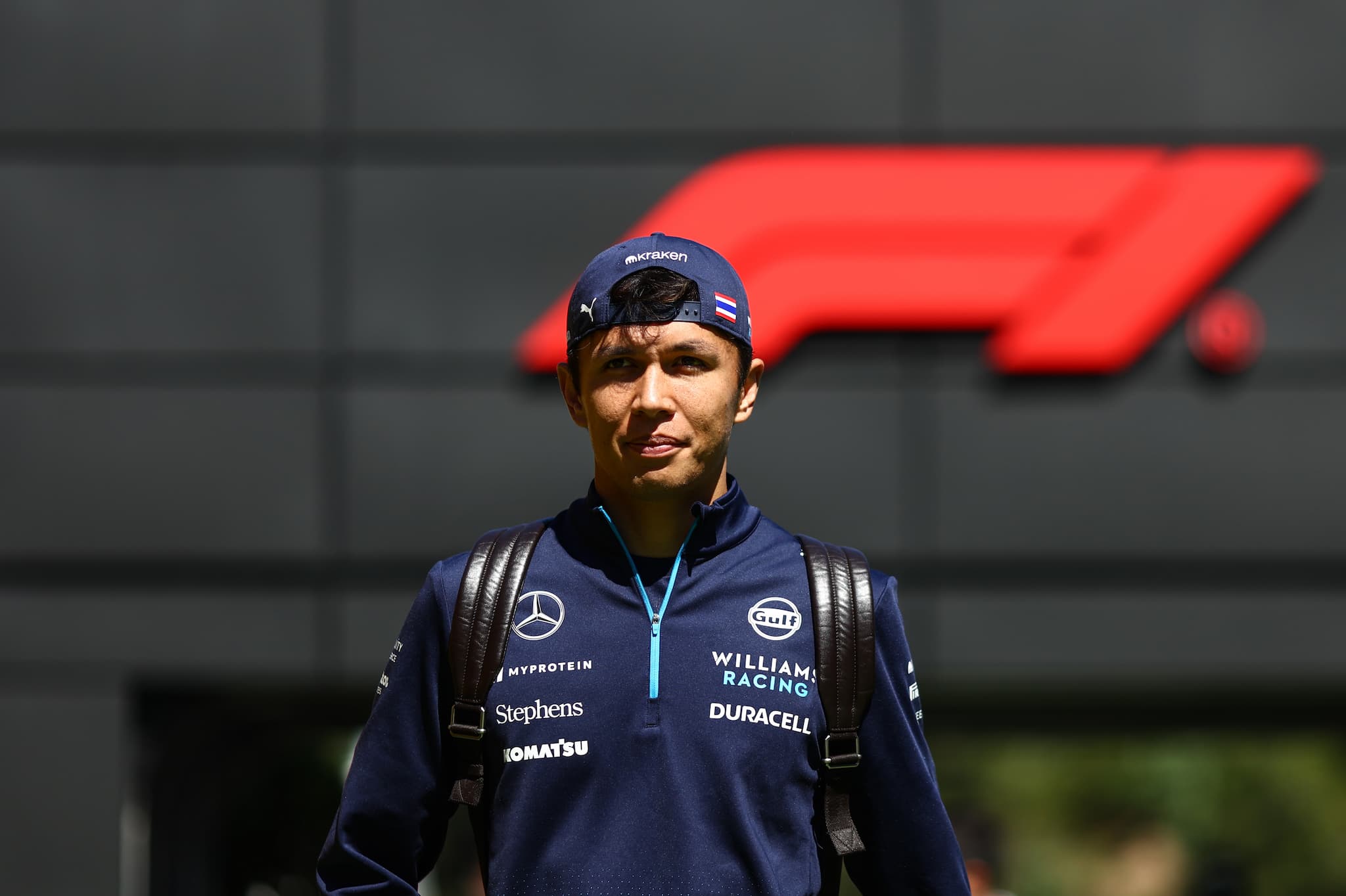 Albon z pit lane, Perez ma karę z Kanady. Ustawienie na starcie wyścigu F1 (GP Hiszpanii 2024)