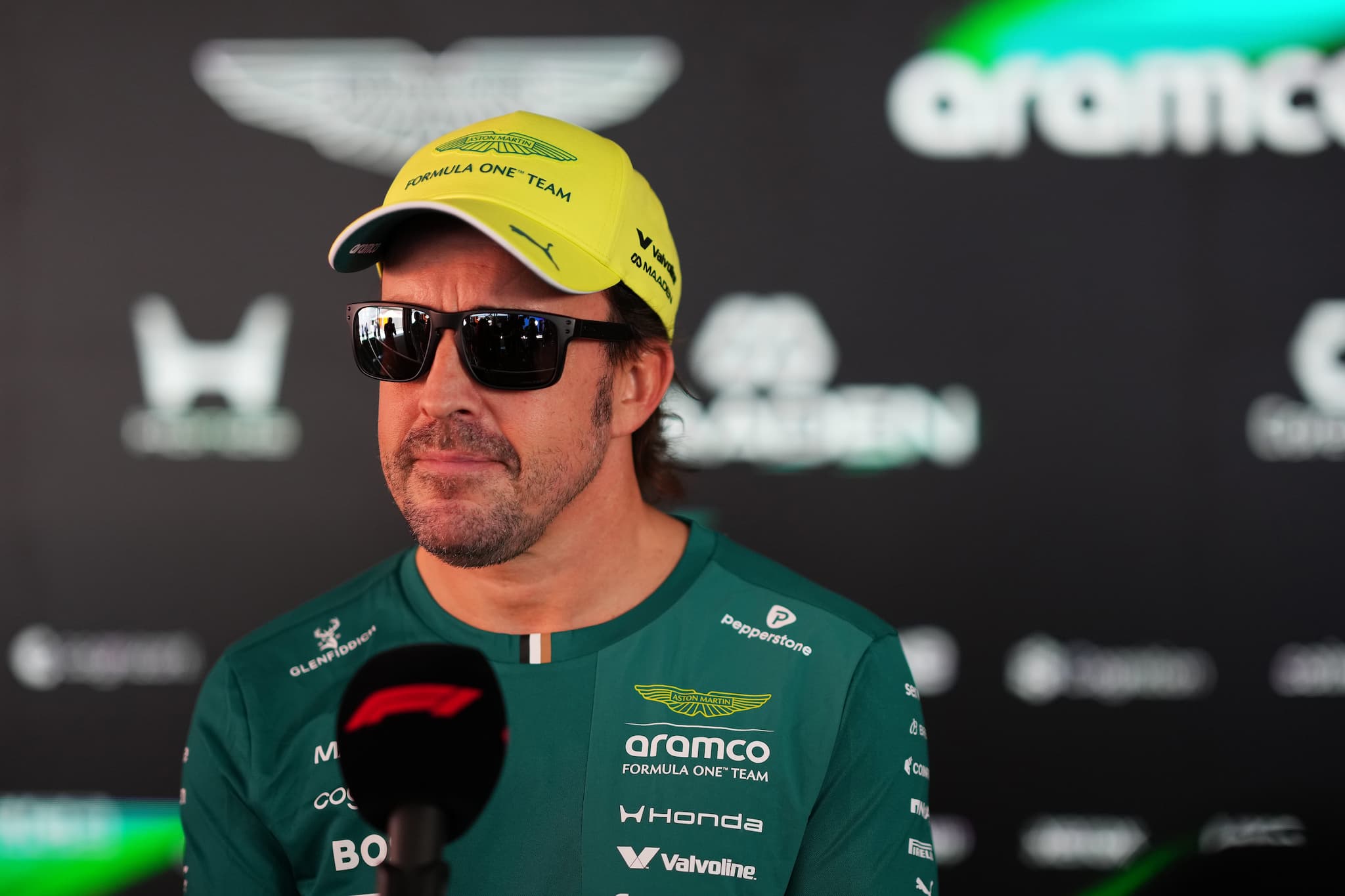 Alonso postraszył odejściem z F1 i ogłosił pozostanie
