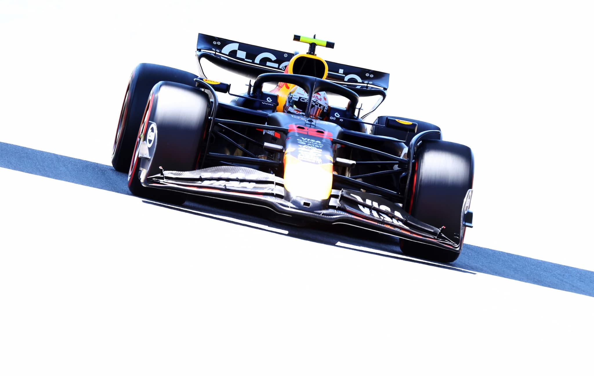 Tsunoda rusza z pit lane! Ustawienie na starcie wyścigu F1 (GP Hiszpanii 2025)