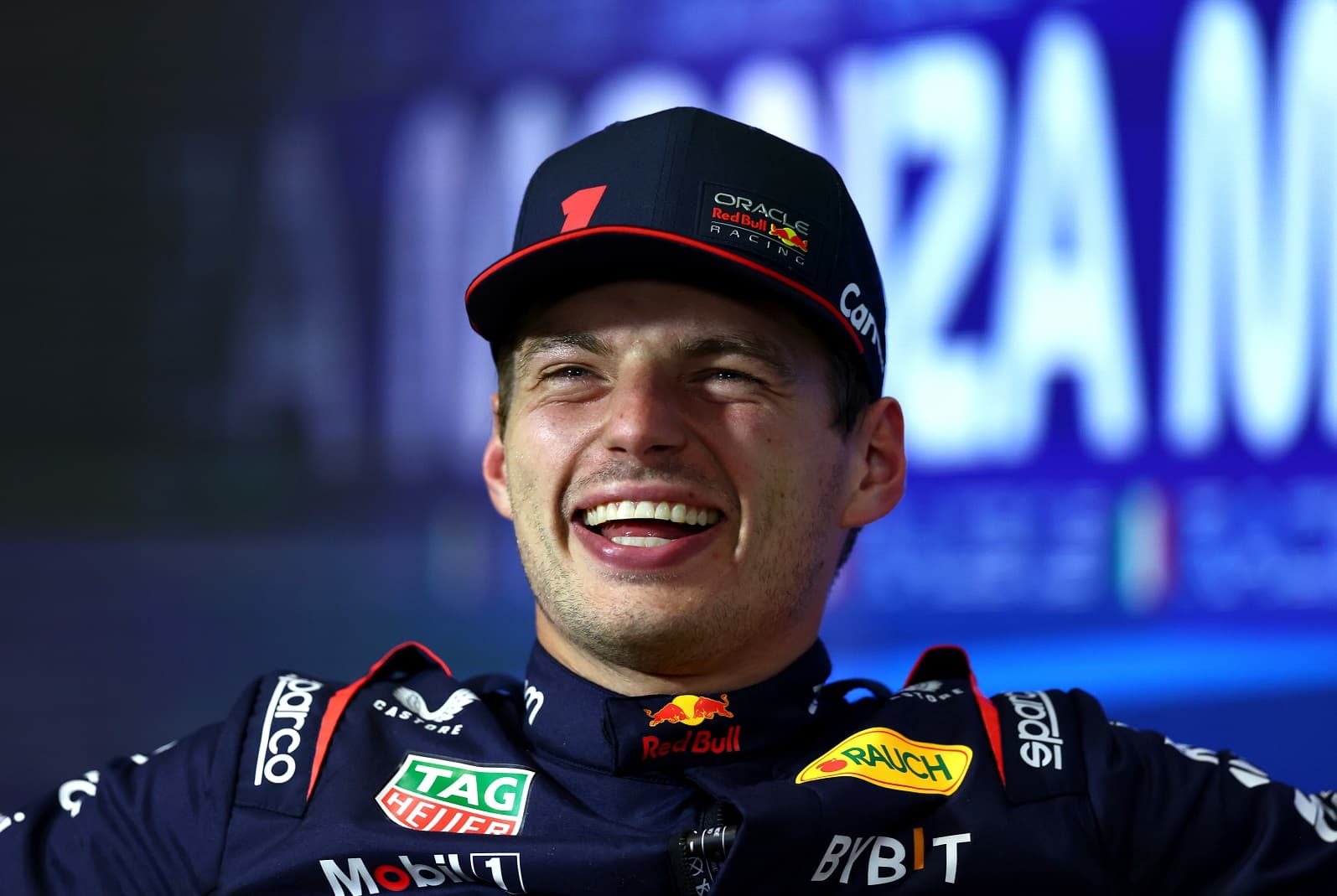 Verstappen pobił rekord zwycięstw z rzędu! Twarda walka obu Ferrari (wyniki wyścigu)