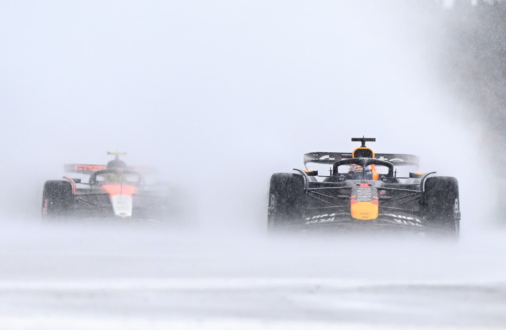 Horner zdradził, jak mało docisku miał Verstappen w deszczowym wyścigu F1