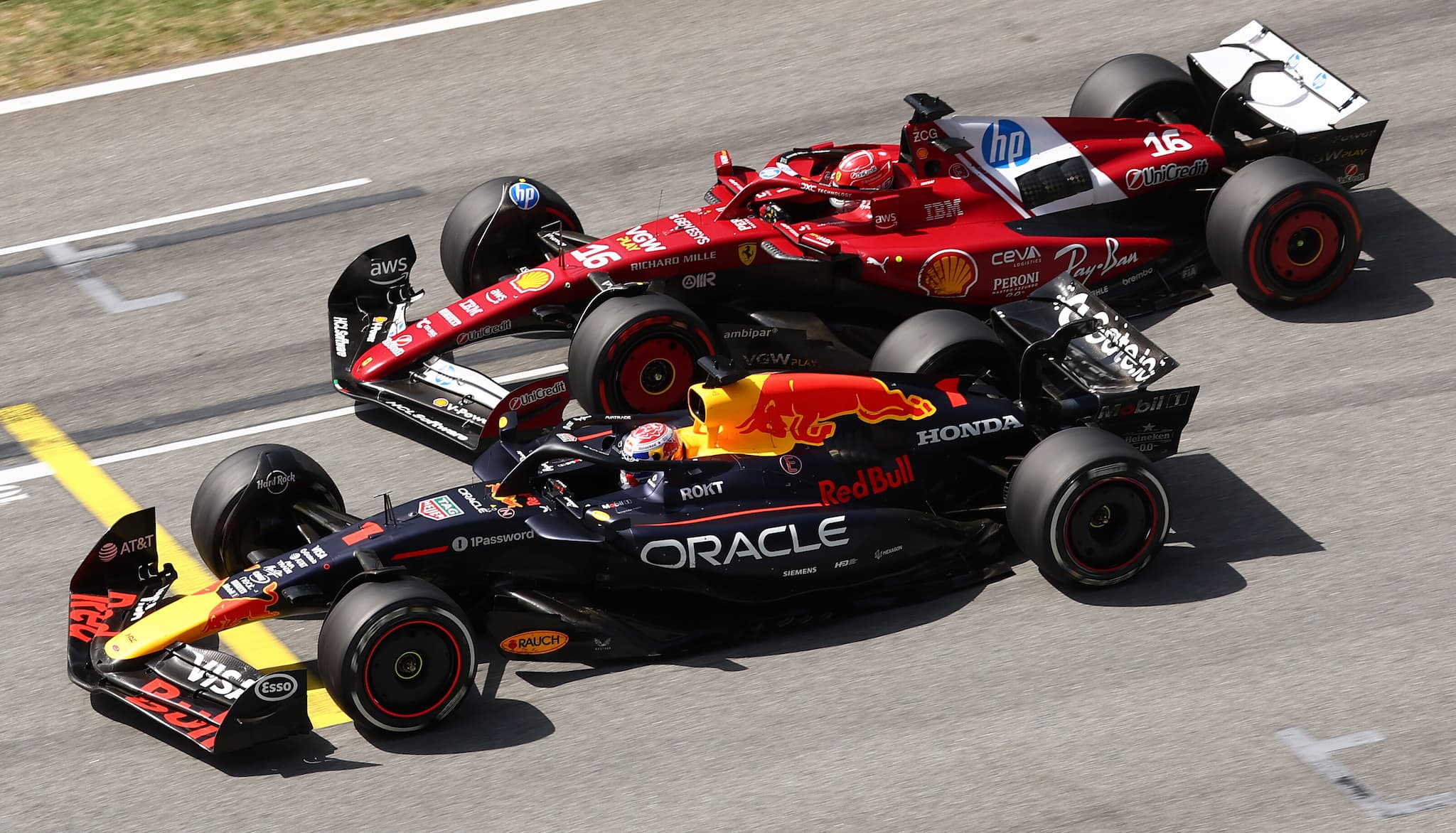 F1: Leclerc utrzymał podium mimo kontaktu z Verstappenem!