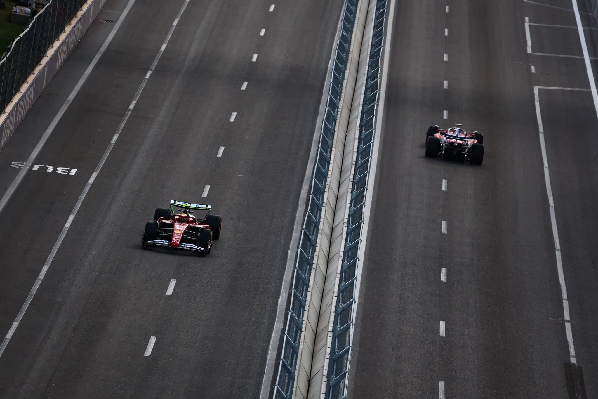F1: Norris uszkodził bolid w treningu. Dwa Ferrari najszybsze w Baku!