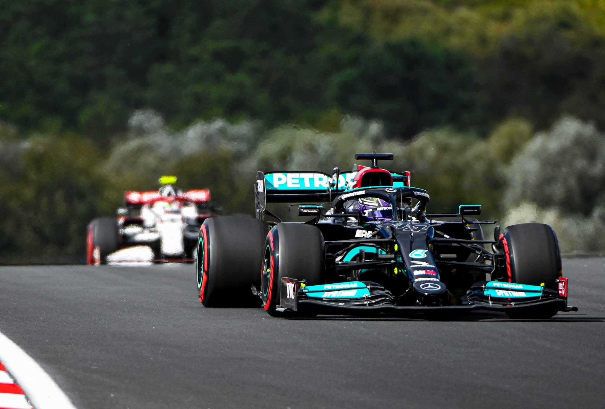 FP1: Hamilton najszybszy w spokojnej sesji