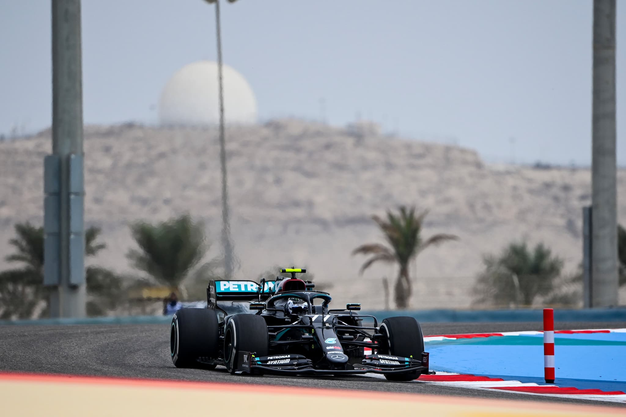 FP1: Nierówna walka Bottasa z T10, Hamilton na czele