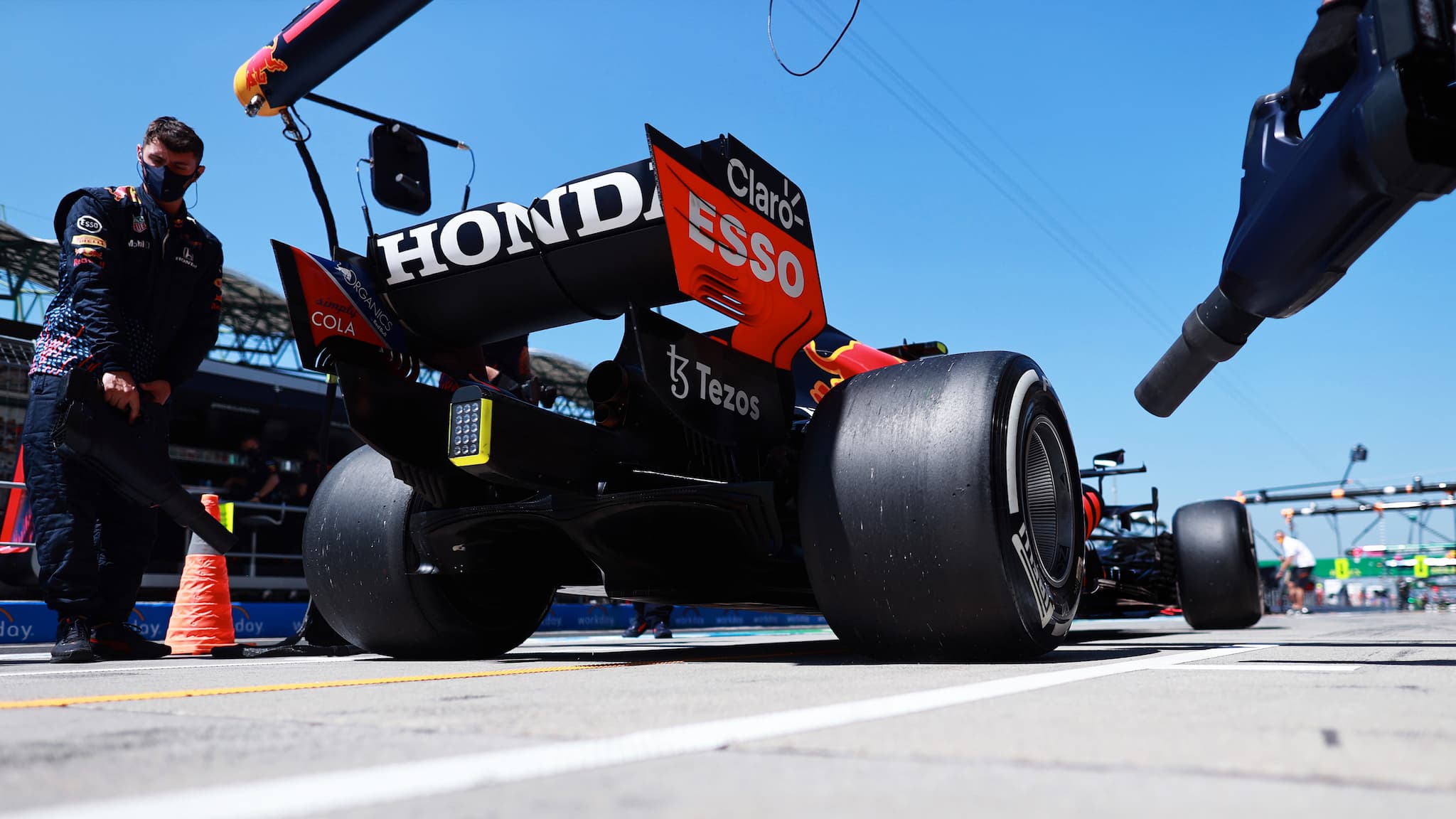 FP1: Szybki Verstappen i obracający się Tsunoda