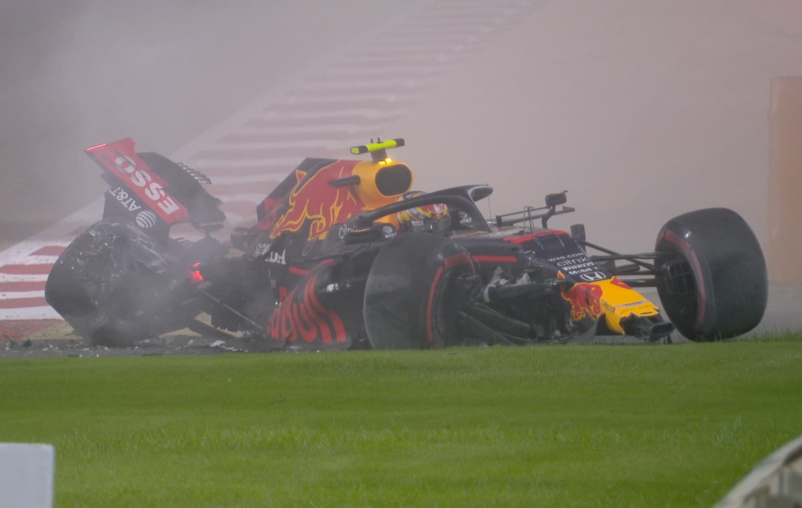 FP2: Hamilton najszybszy, kraksa Albona