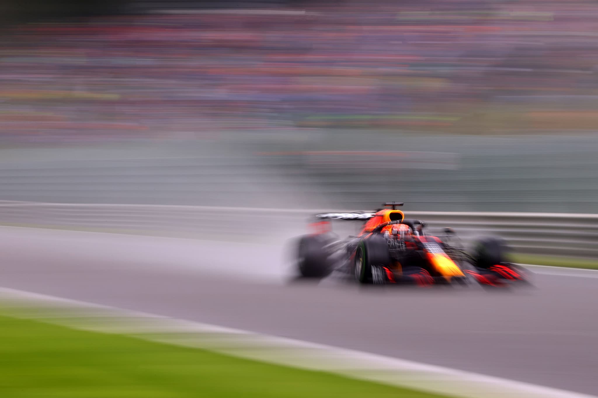 FP3: Verstappen najszybszy na mokrym torze