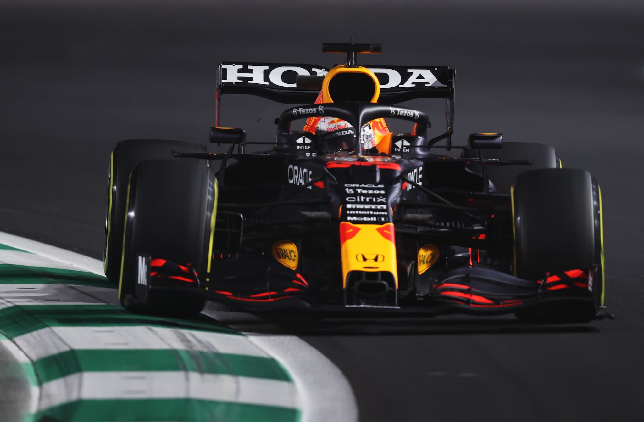 FP3: Verstappen najszybszy, opony sporą niewiadomą
