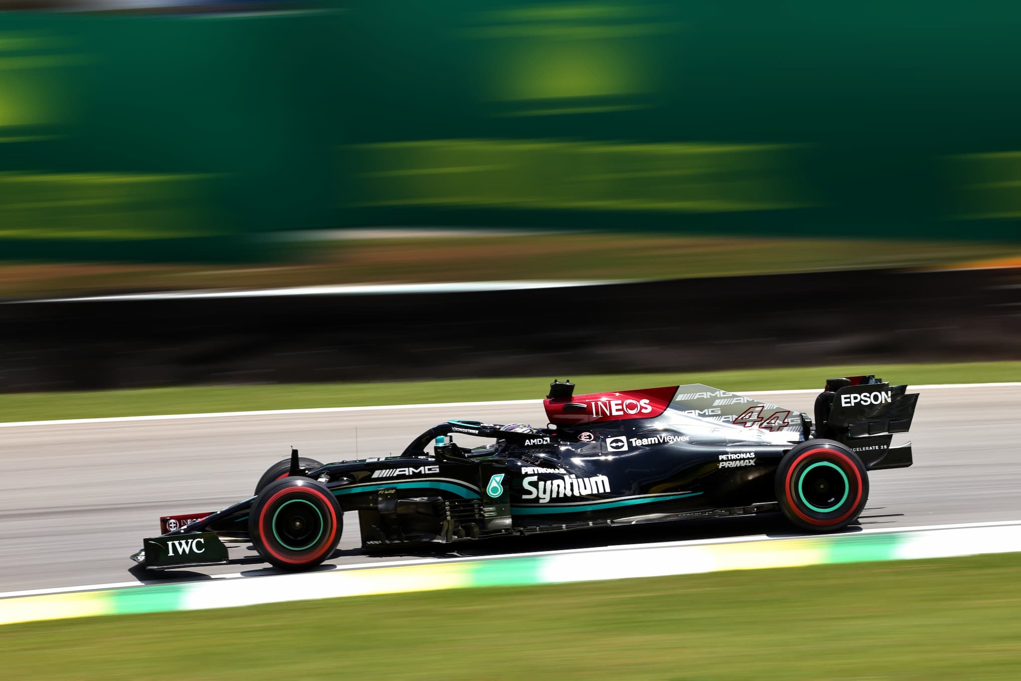 Hamilton jak natchniony w Sao Paulo! Mistrzostwo nadal w grze!