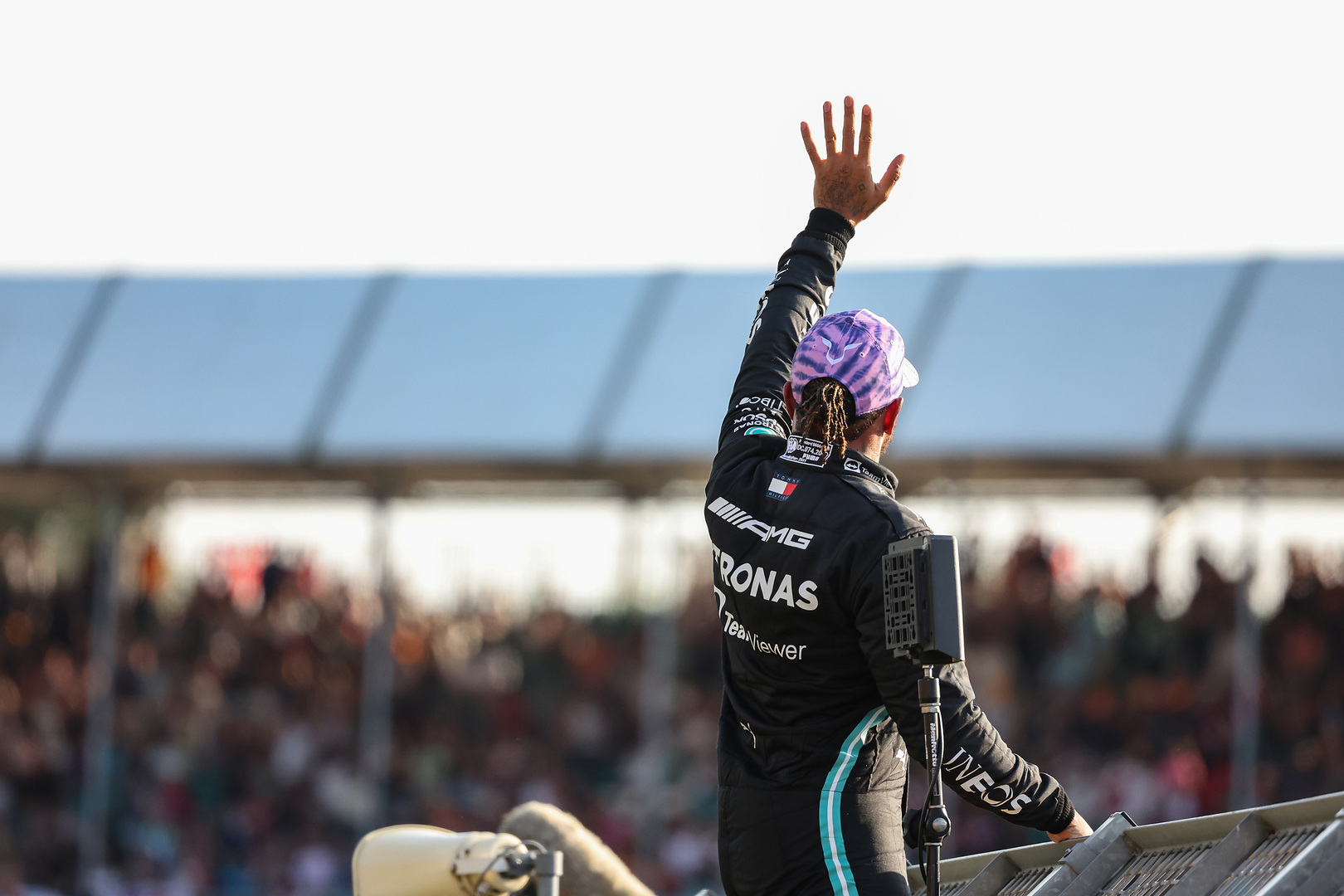Hamilton wygrywa na Silverstone. Potężna kraksa Verstappena