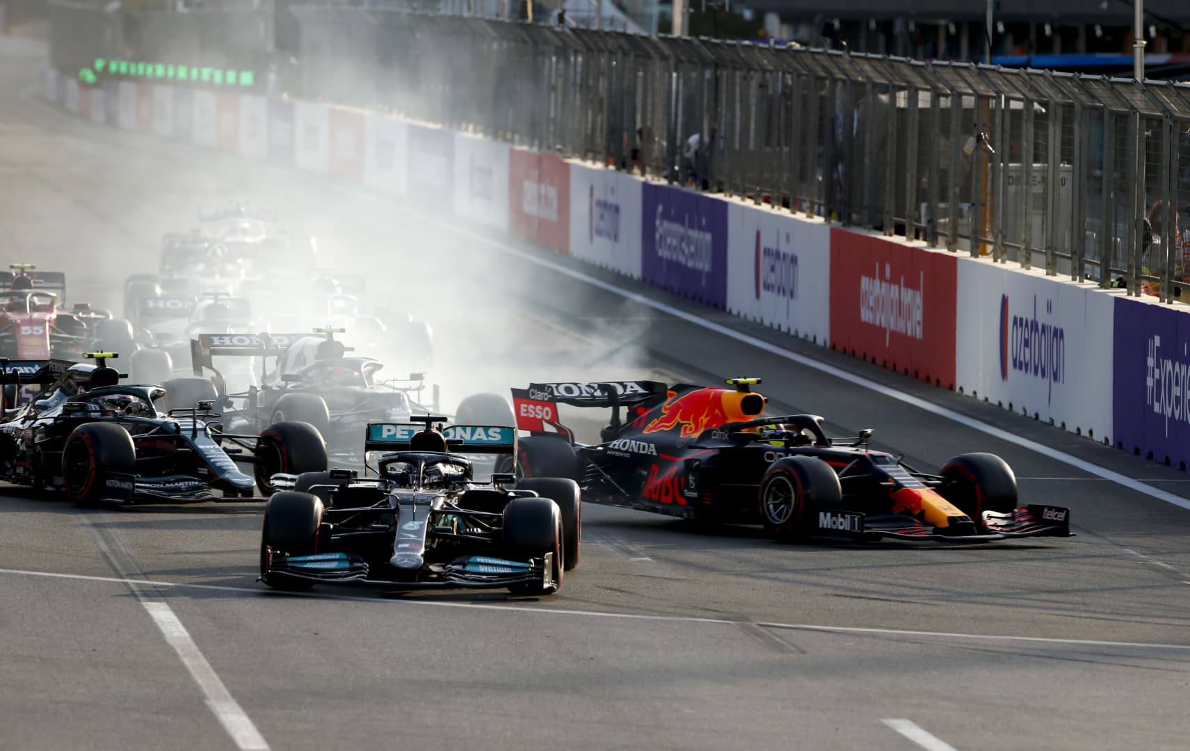 Hamilton nie uznaje sytuacji z Baku za błąd