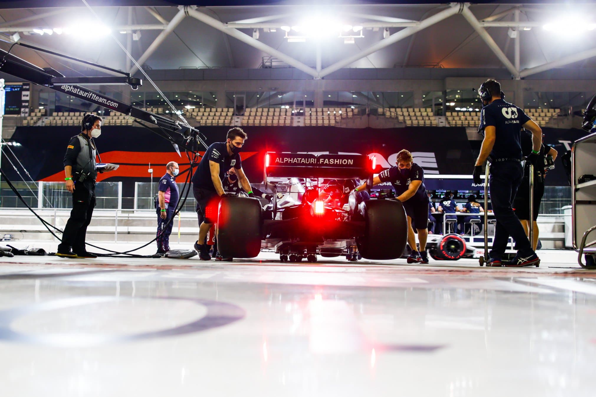 Krótsze piątkowe treningi - FIA zmienia regulamin F1