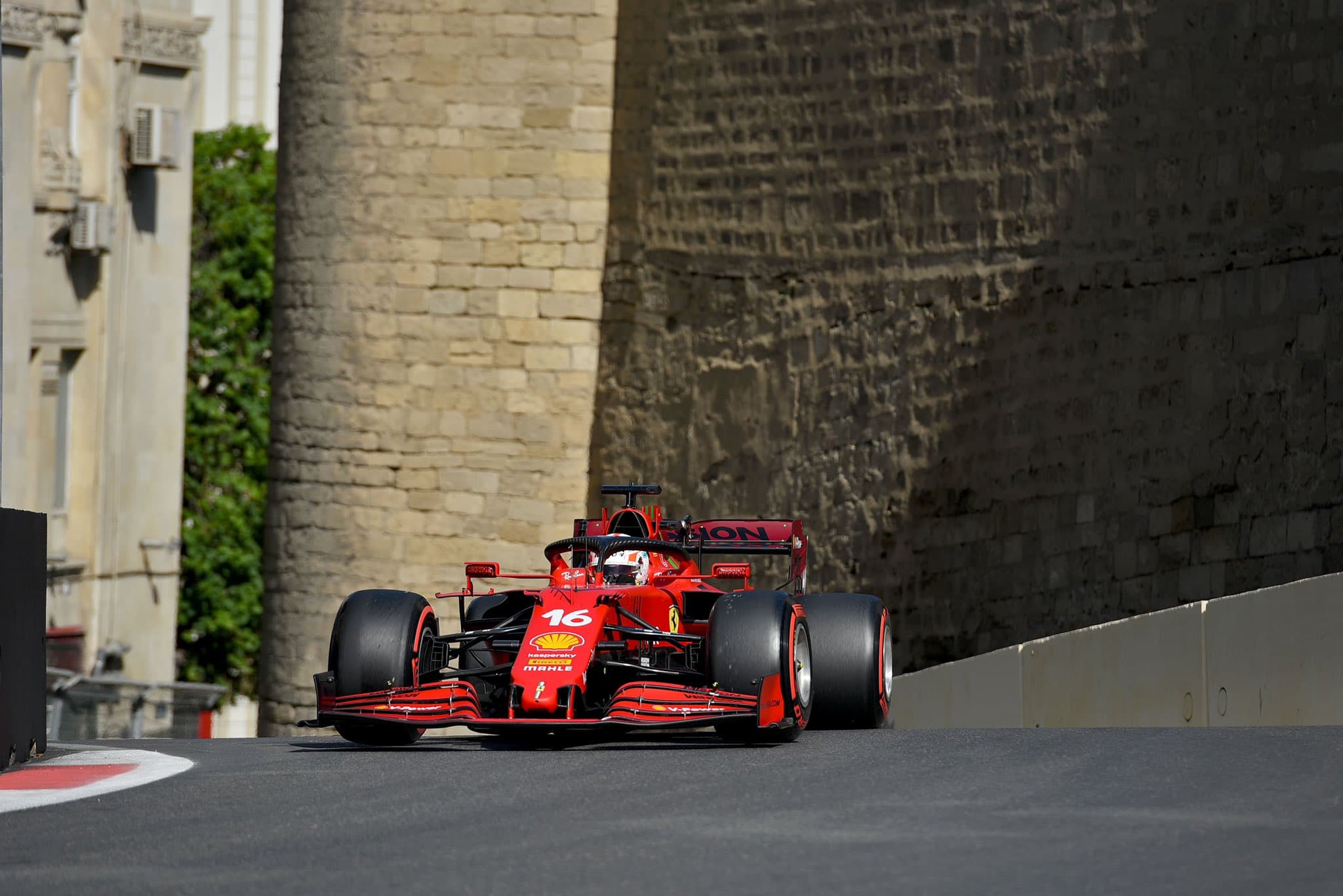 Leclerc na Pole Position w Azerbejdżanie!