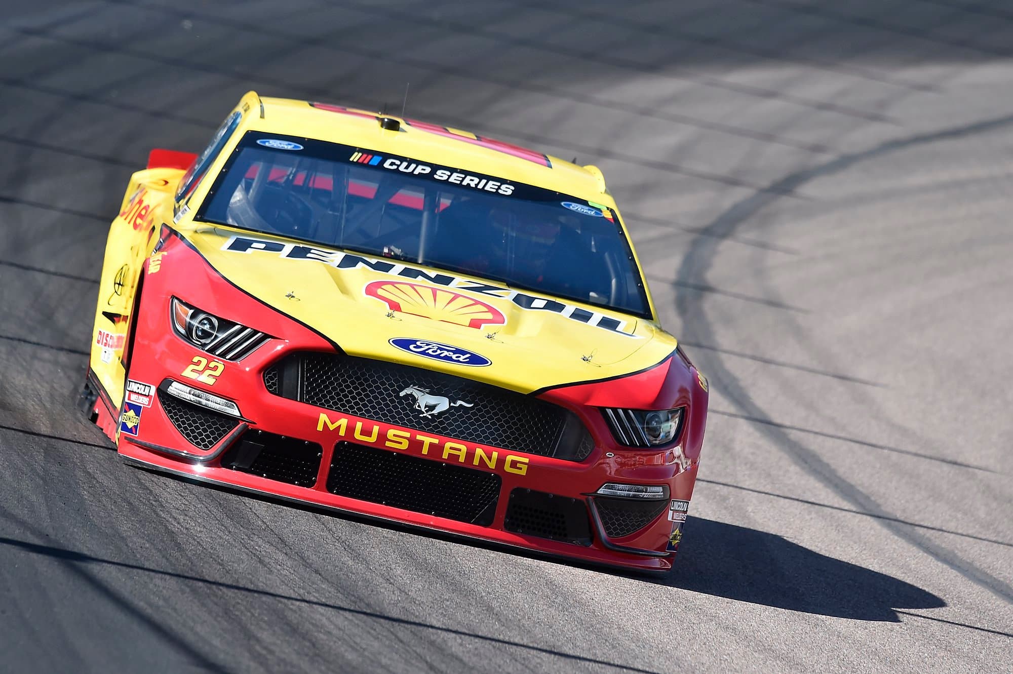 Michigan I: Logano z Pole Position