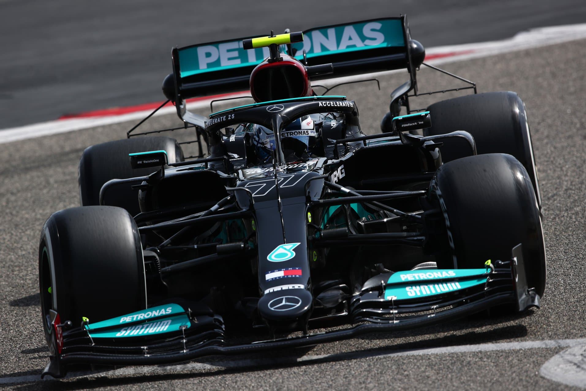 Mercedes niezadowolony z zachowania W12 na testach   