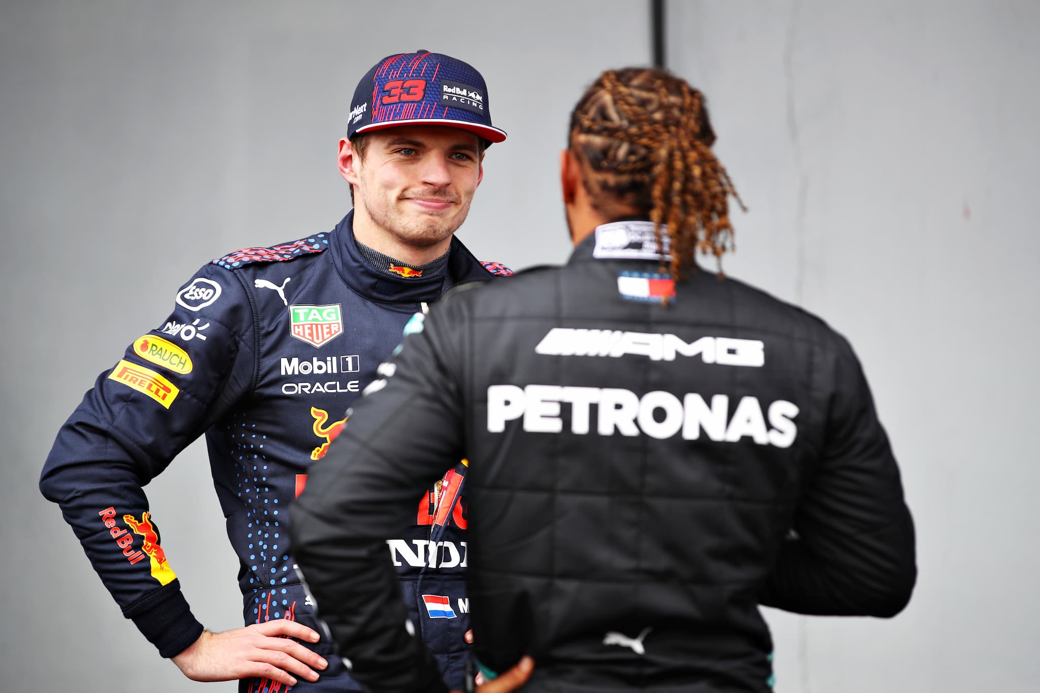 Verstappen atakuje Pirelli, Hamilton staje w obronie