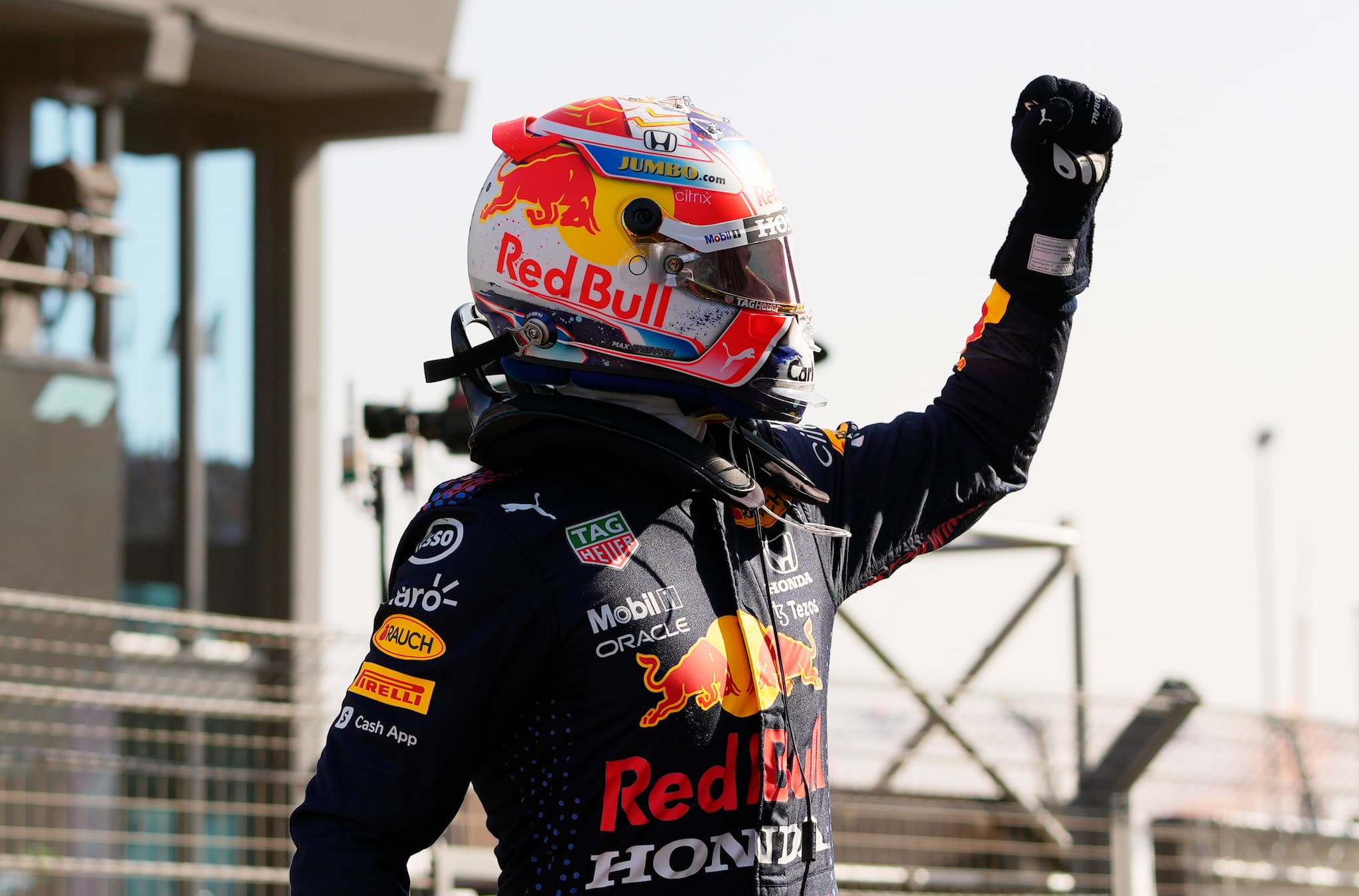 Verstappen nokautuje Mercedesa na swojej ziemi!