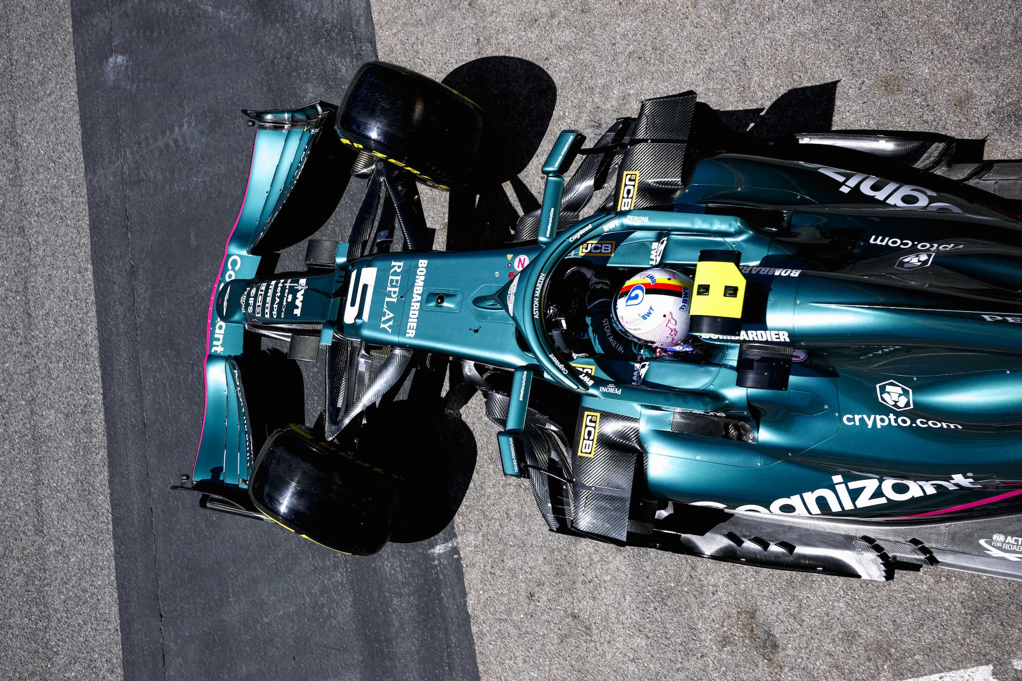Vettel zaczyna dogadywać się z Astonem Martinem   