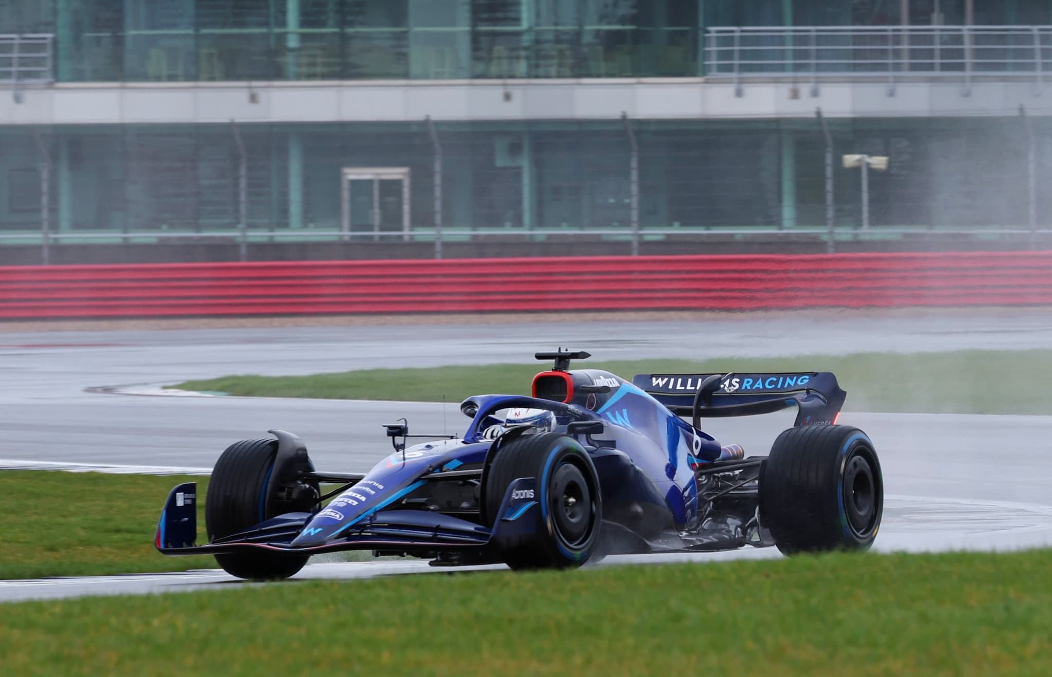 Williams FW44 zaliczył debiut na torze