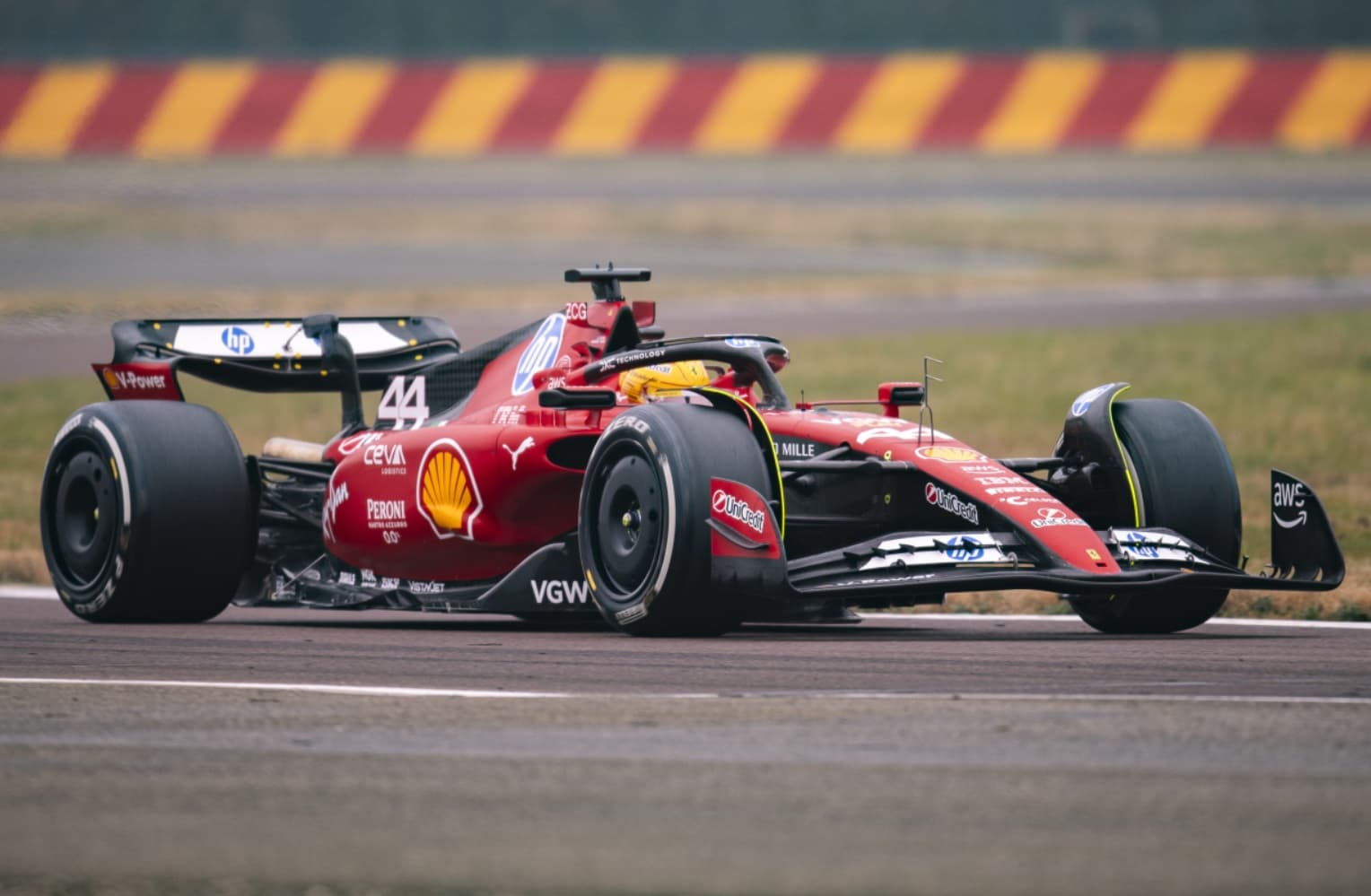 Hamilton i Ferrari zaliczą kilka dni testowych przed nowym sezonem F1