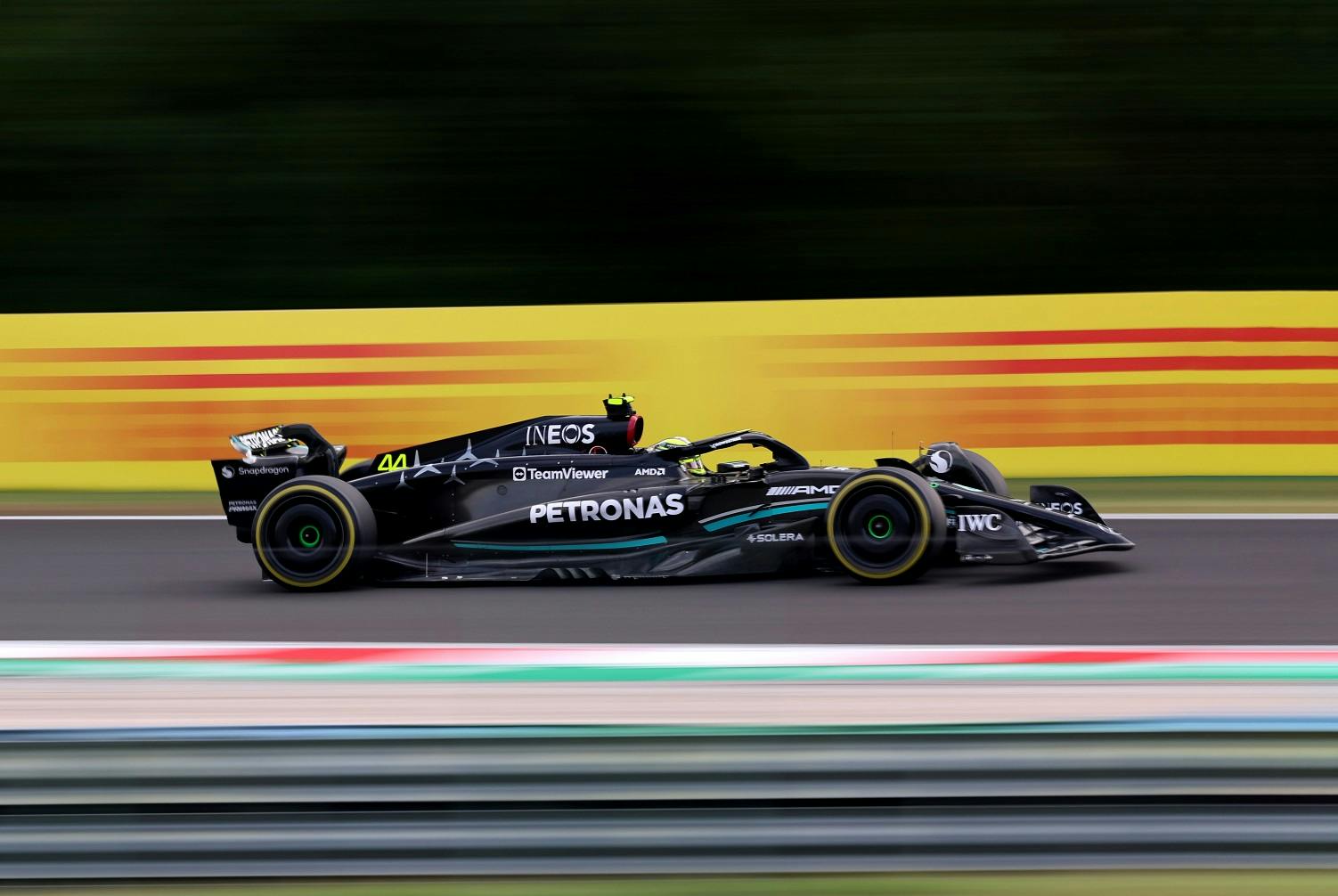 FP3: Hamilton szybszy od obu Red Bulli przed kwalifikacjami