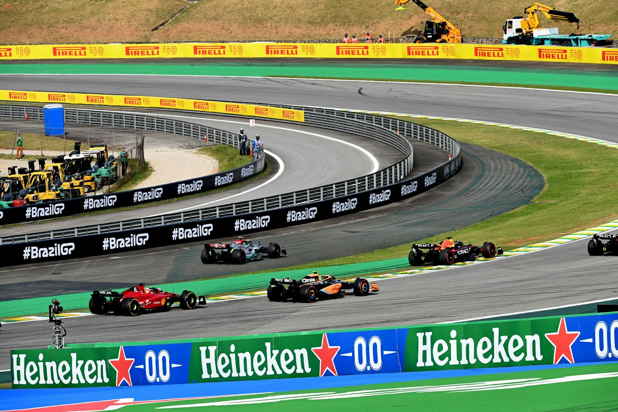 Verstappen uważa, że Hamilton sam przegrał wyścig. Lewis czuje się celem