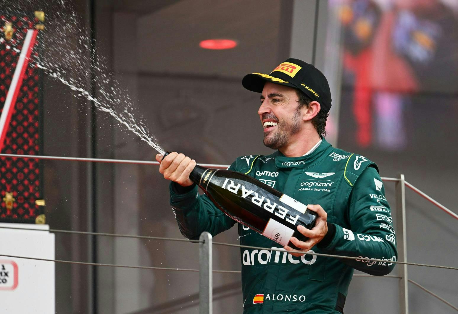 Alonso podał powody pozostania w Astonie Martinie