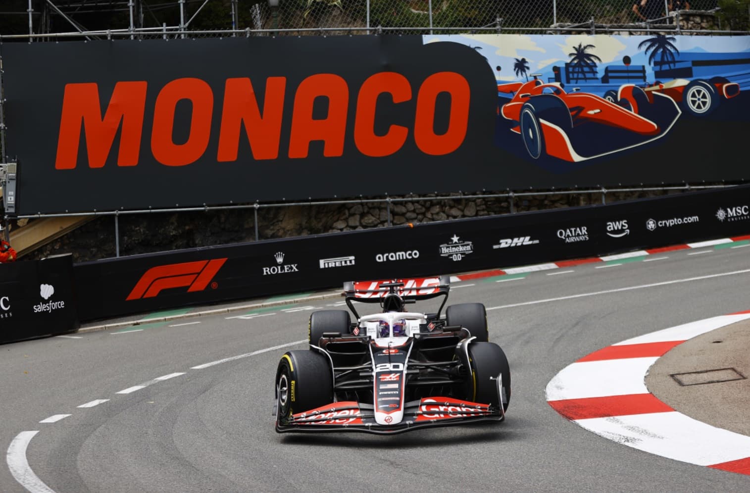 Fotograf F1 ucierpiał podczas wielkiej kraksy na starcie GP Monako
