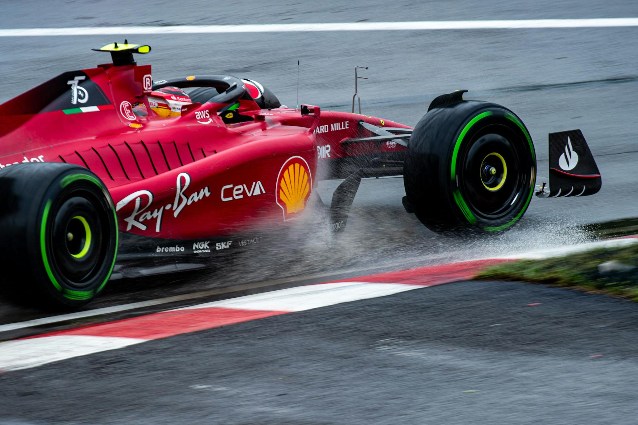 Kierowcy Ferrari uniknęli kar, Gasly z kolejną reprymendą