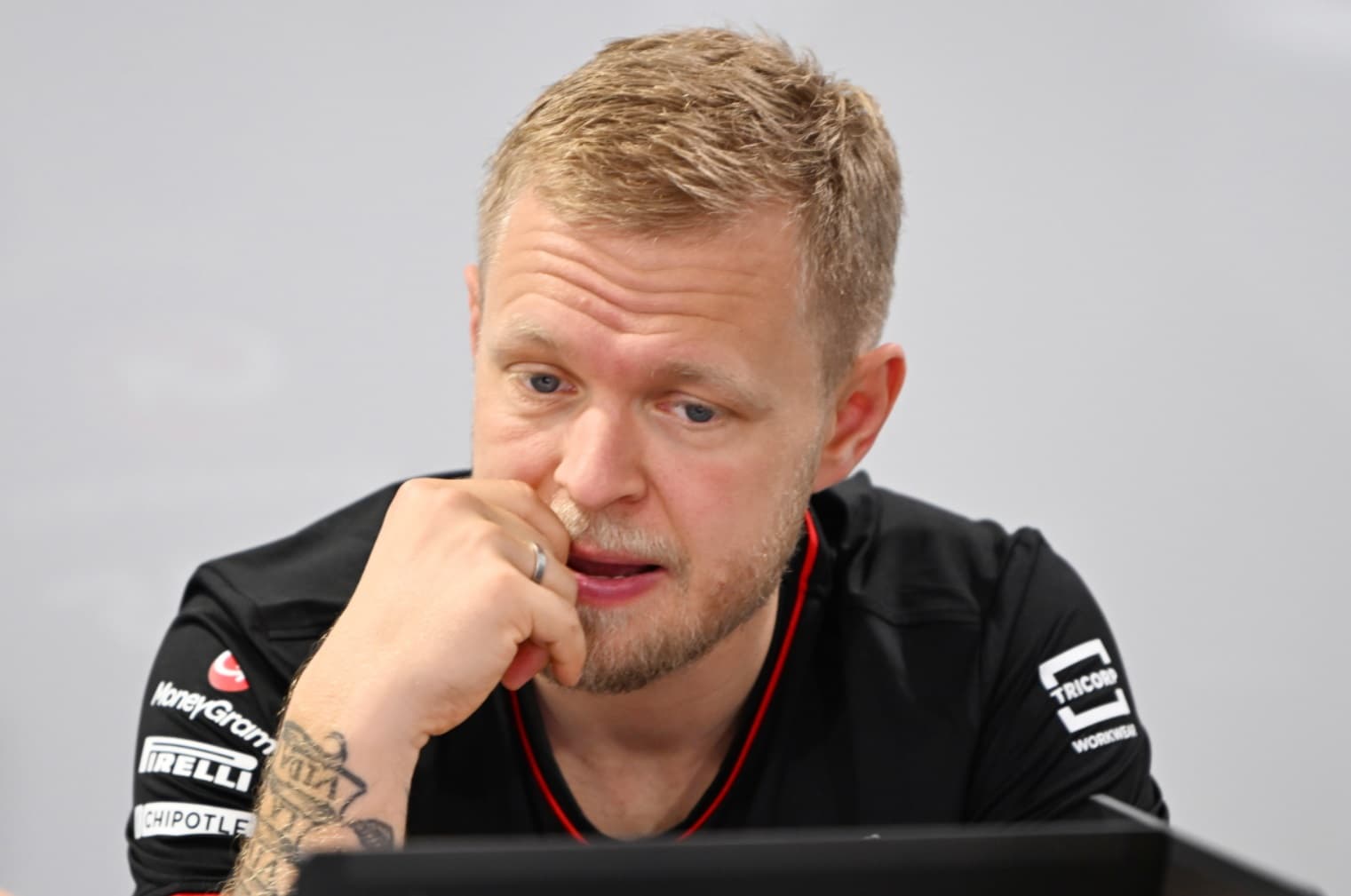 Magnussen jeszcze bliżej zawieszenia! Sainz ukarany za kolizję z Piastrim