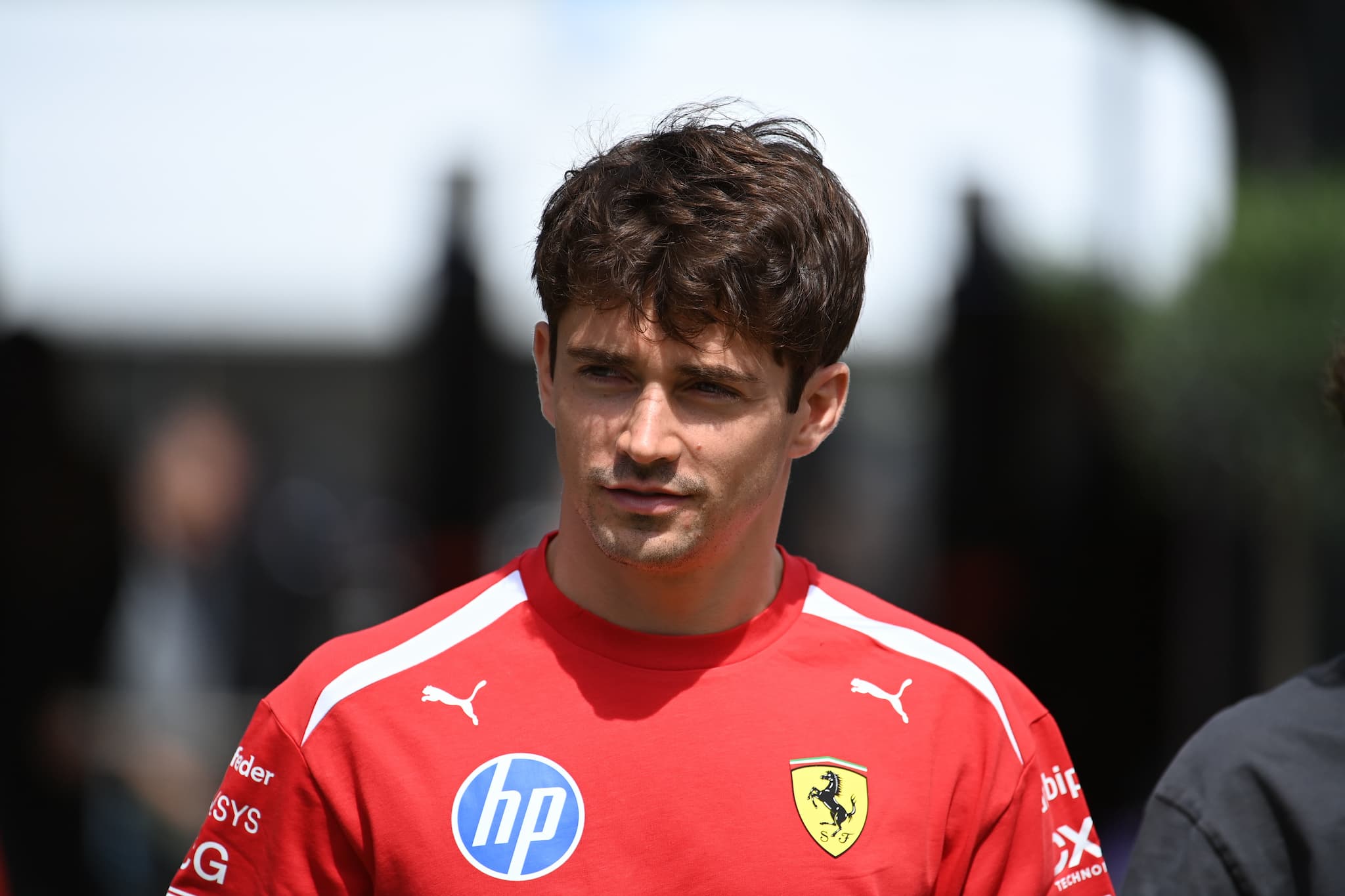 Leclerc czuje wstyd i tłumaczy kraksę z kwalifikacji F1 w Barcelonie