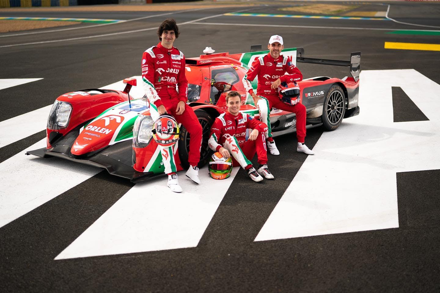 24h Le Mans: Toyota triumfuje, podium Kubicy i pech Piekarzy 