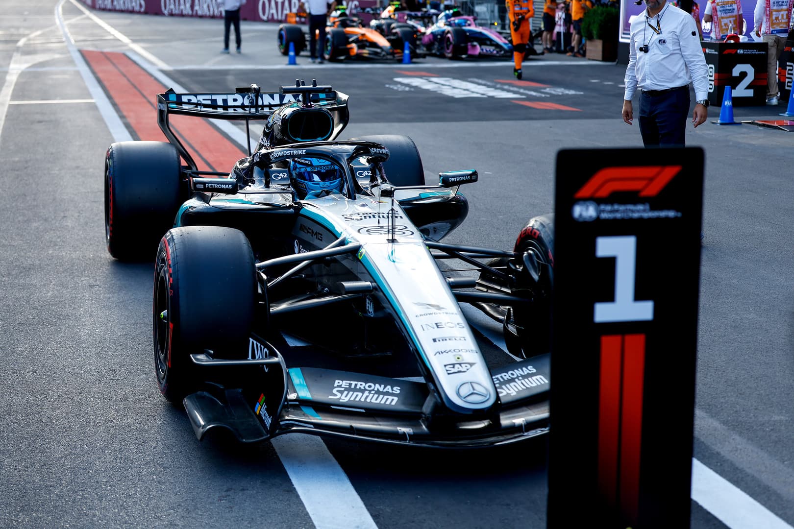Russell o włos przed Verstappenem! Wpadka Colapinto w dziwnym wyścigu F1 w Baku