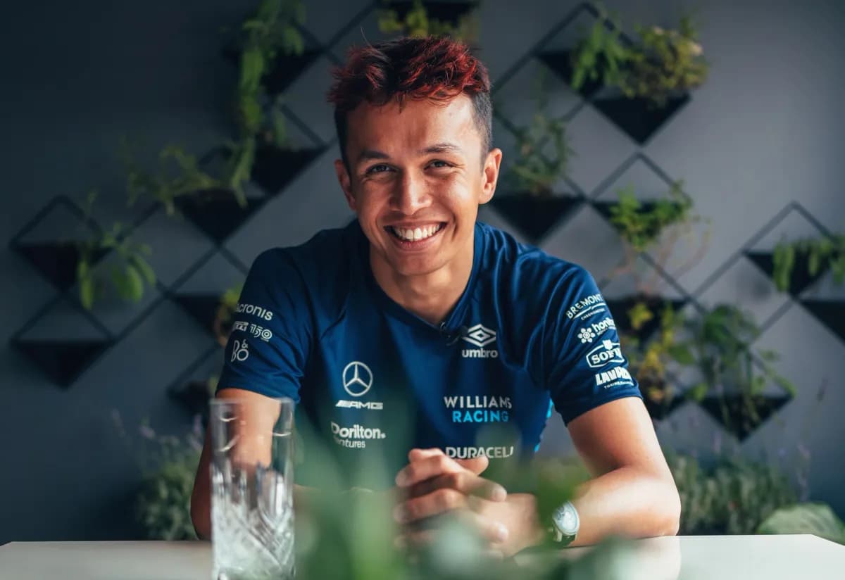 Alex Albon związał się z Williamsem na dłużej