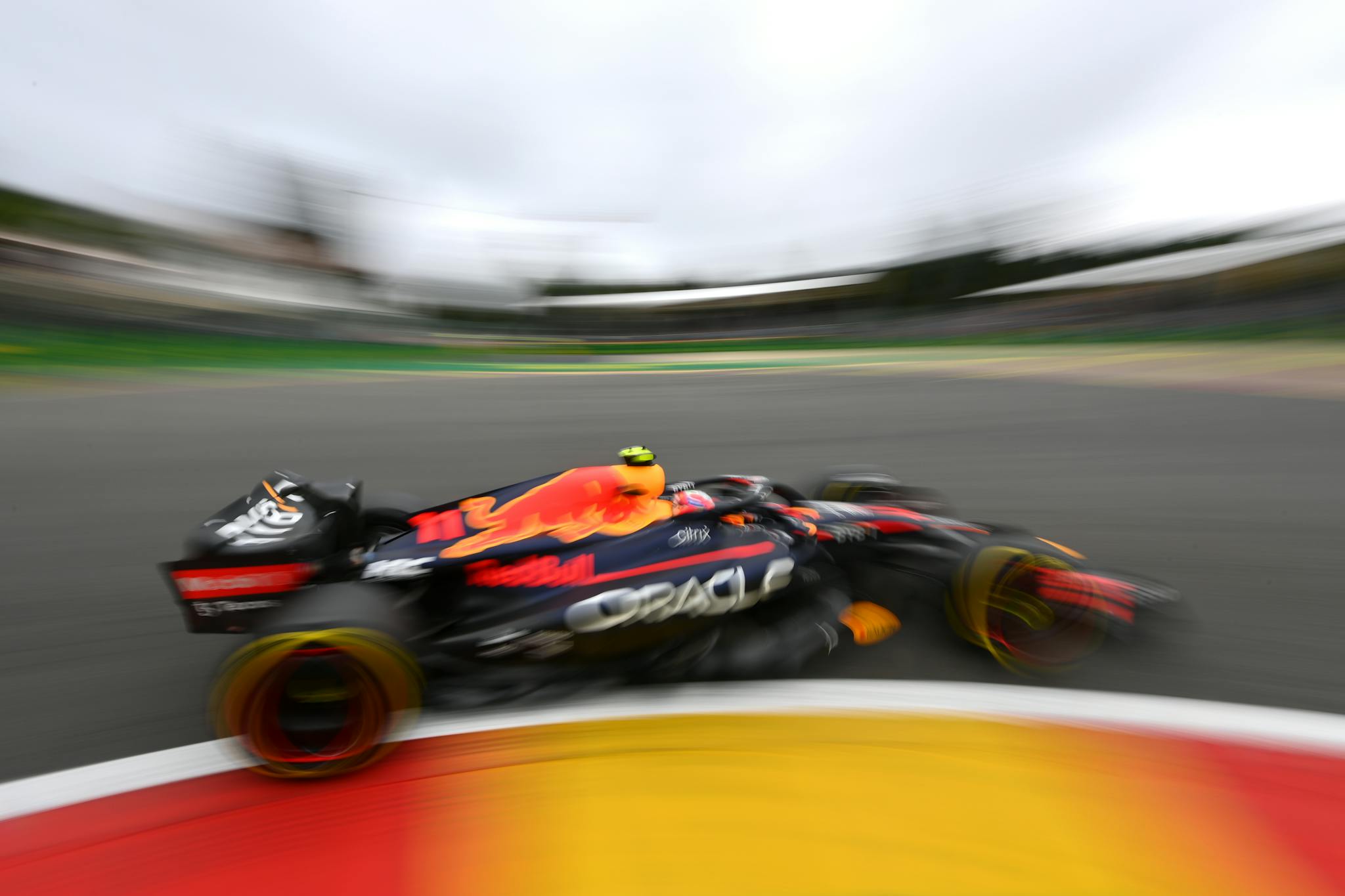 FP3: Perez najszybszy, przygoda Leclerca i jeszcze więcej kar