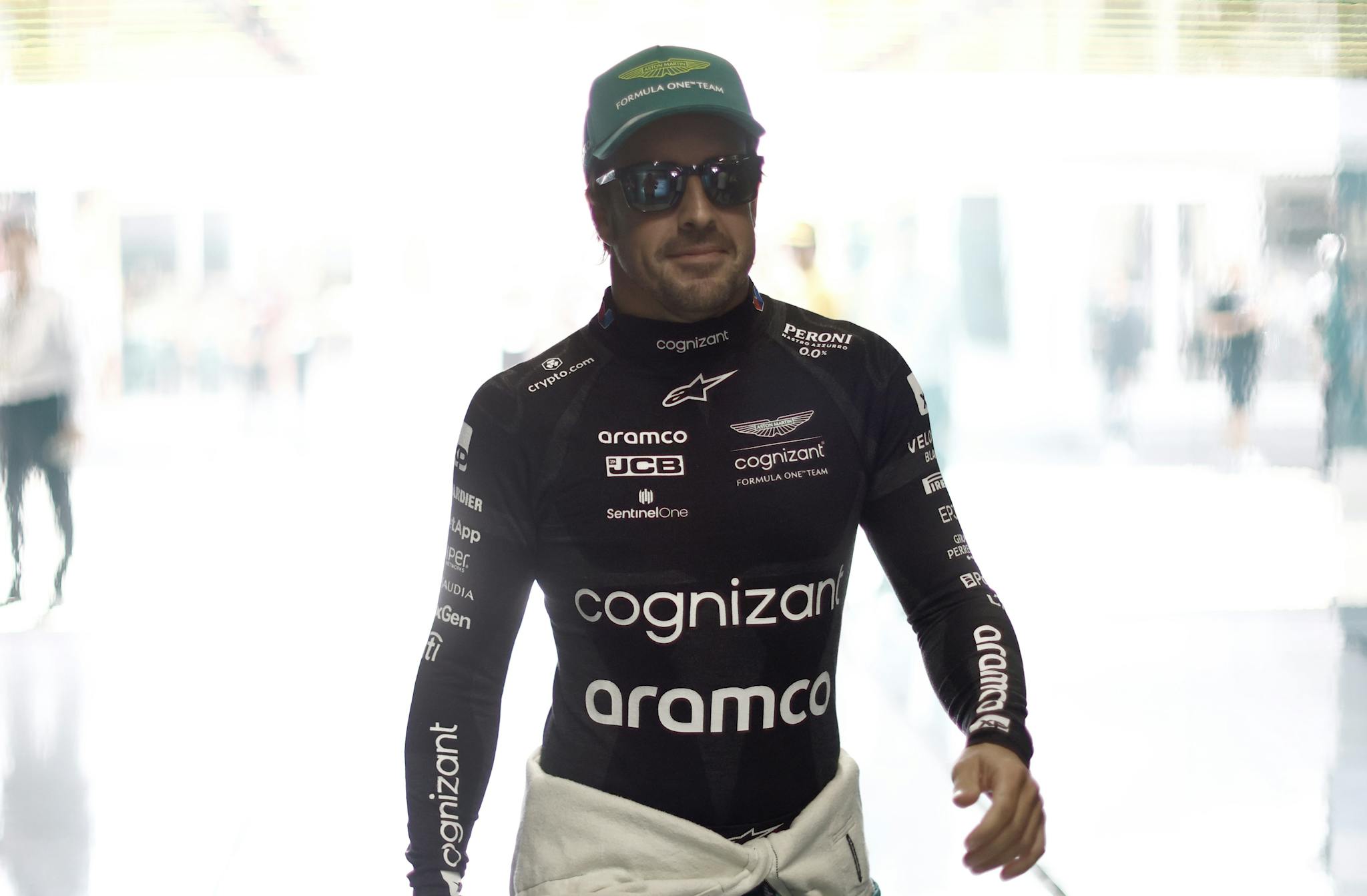 Alonso wyjaśnił dziwne hamowanie przed Hamiltonem i wbił mu szpilkę