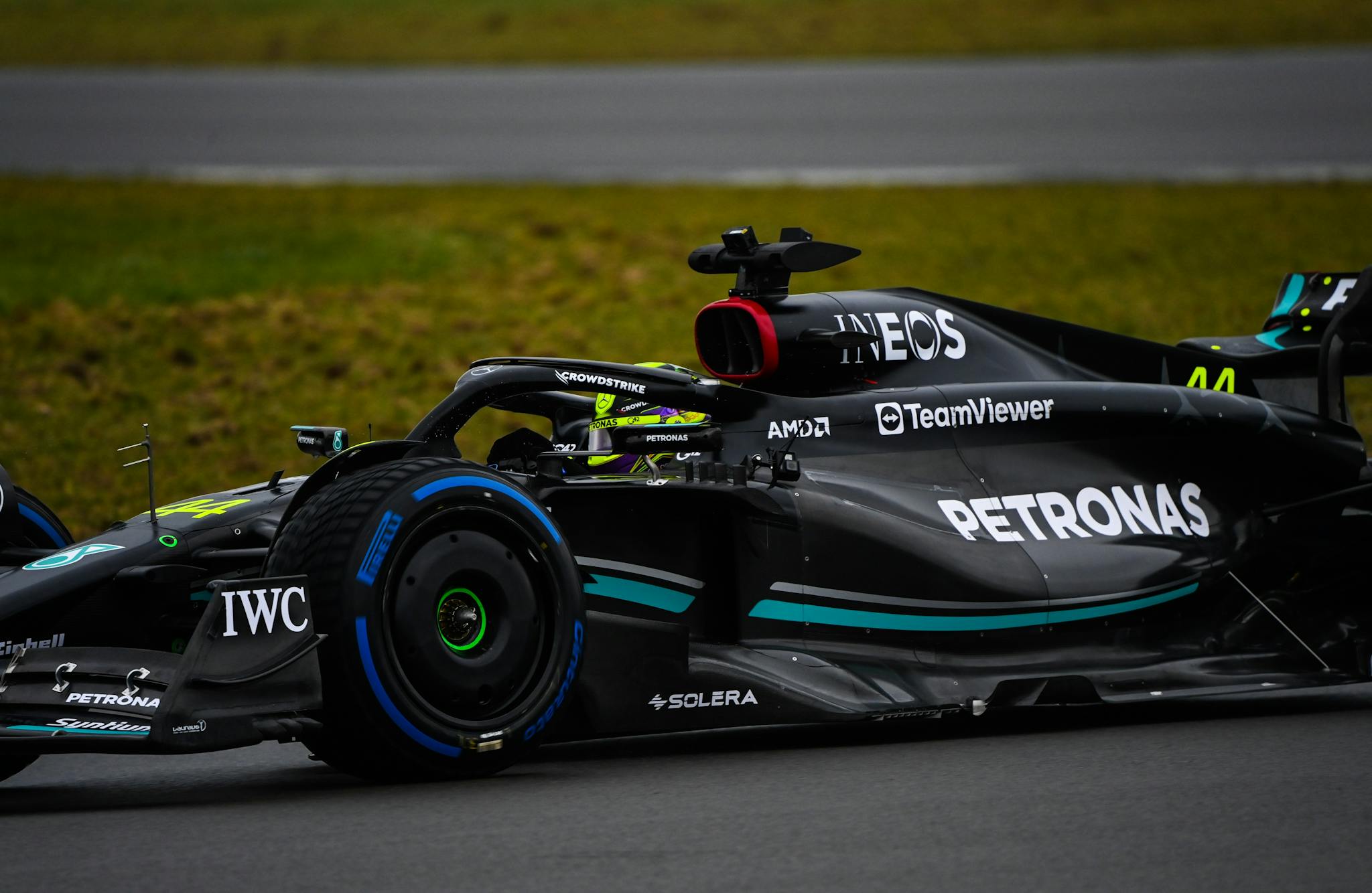 Hamilton zarzuca Mercedesowi brak współpracy przy budowaniu W14