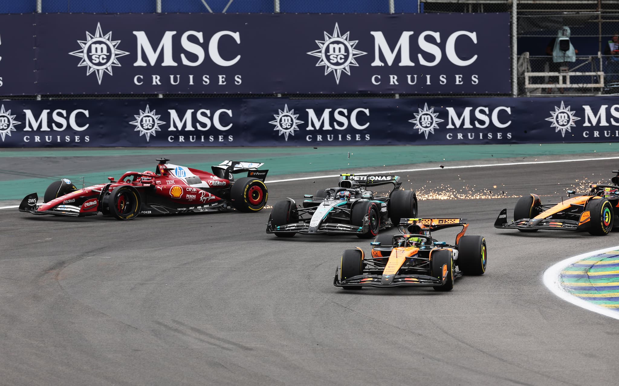 F1: Piastri broni się po kolizji z Antonellim, Leclerc wini obu kierowców