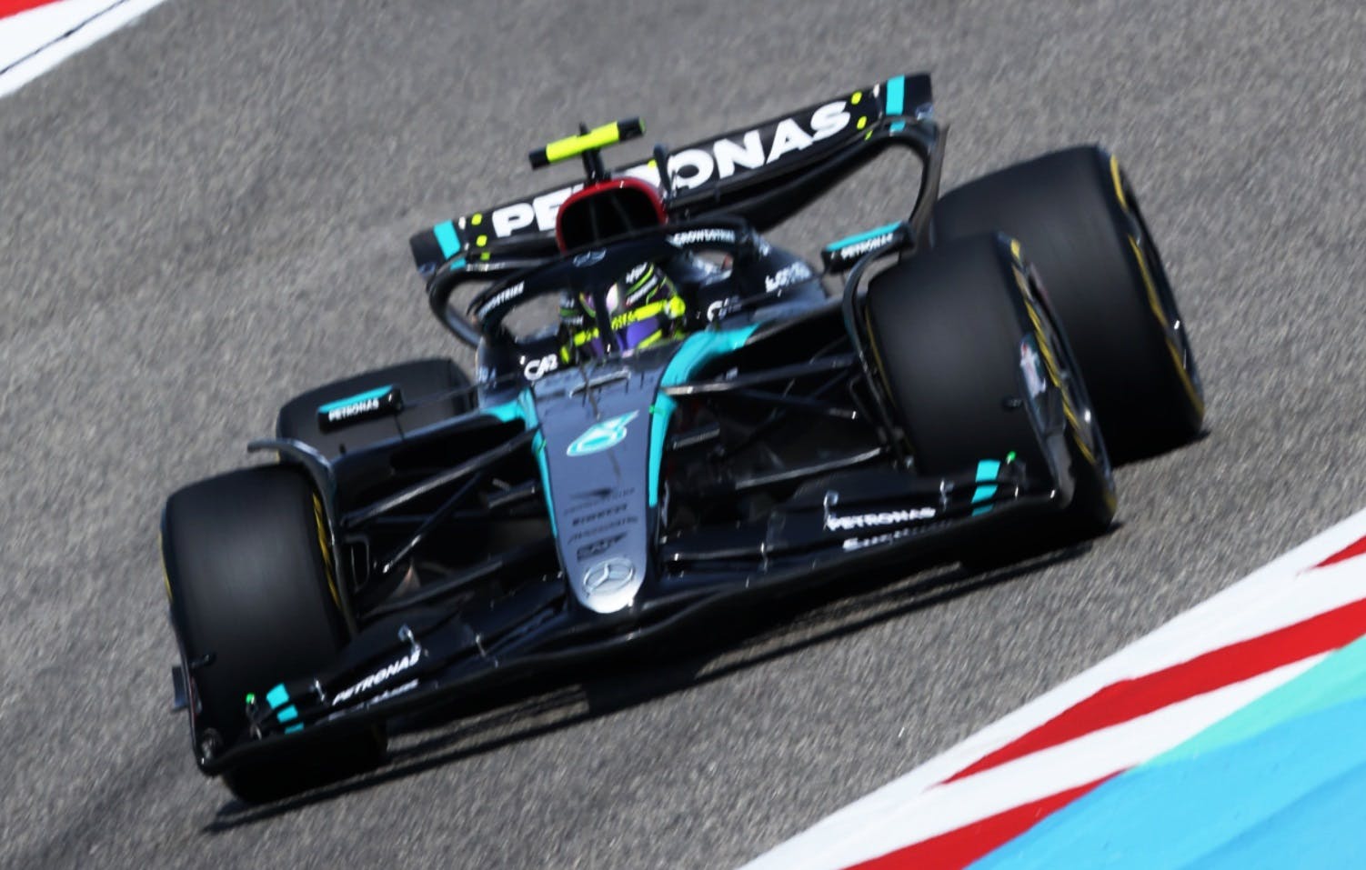Mercedes apeluje o spokój po świetnym treningu w Bahrajnie