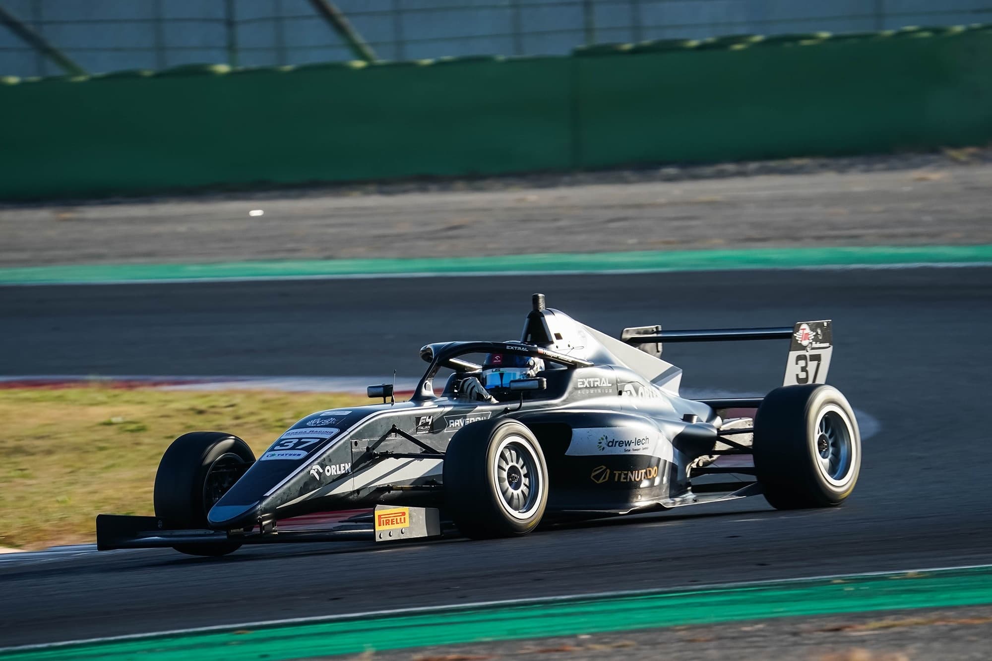 Sztuka na podium w wyścigu nr 1. Ugochukwu zbliżył się do Polaka