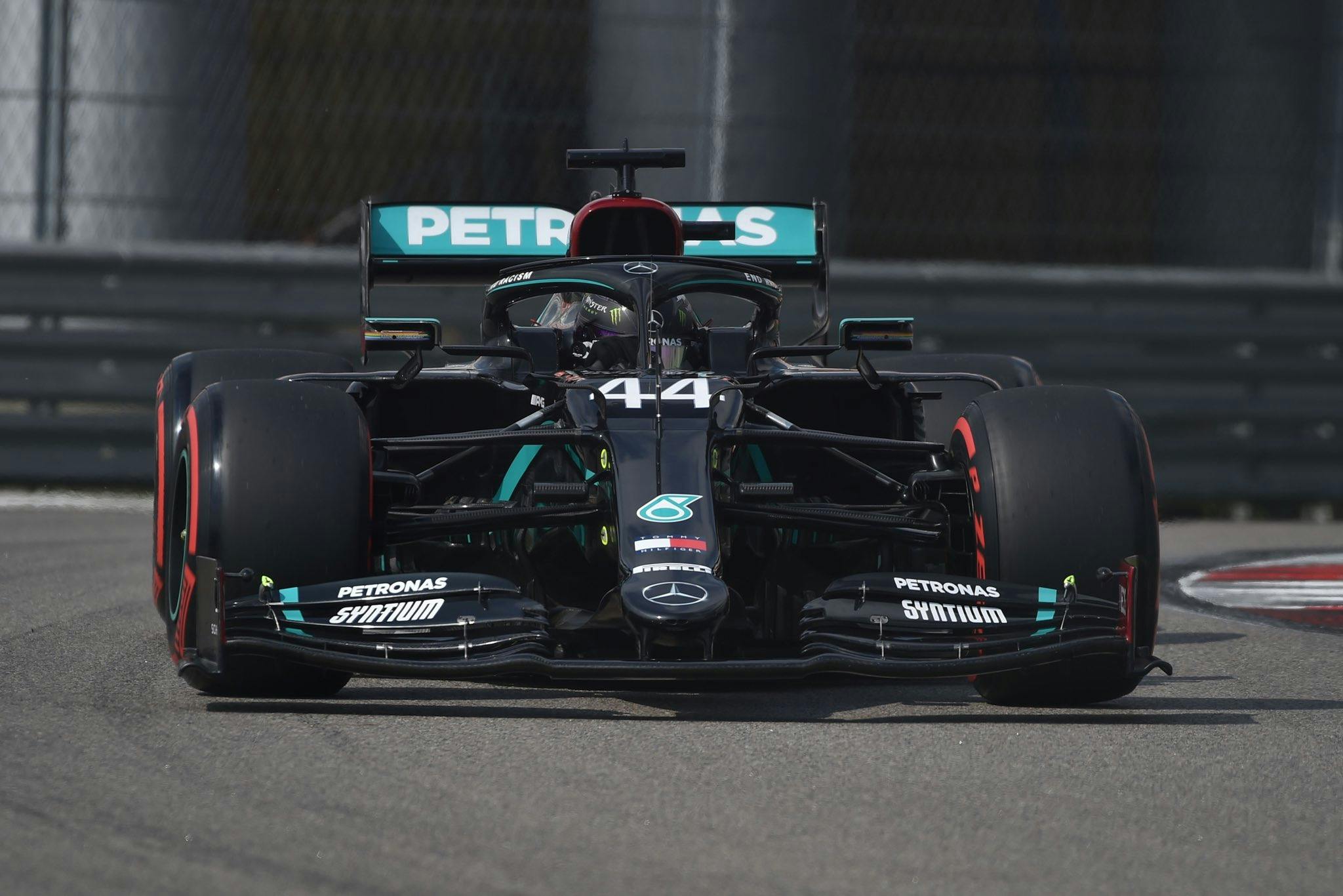 Bez kar po kwalifikacjach - Hamilton utrzymał pole position
