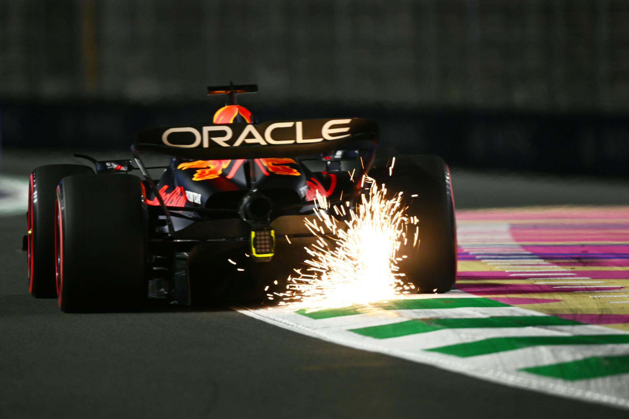 FP2: Verstappen przed Alonso, Leclerc narzekał na silnik
