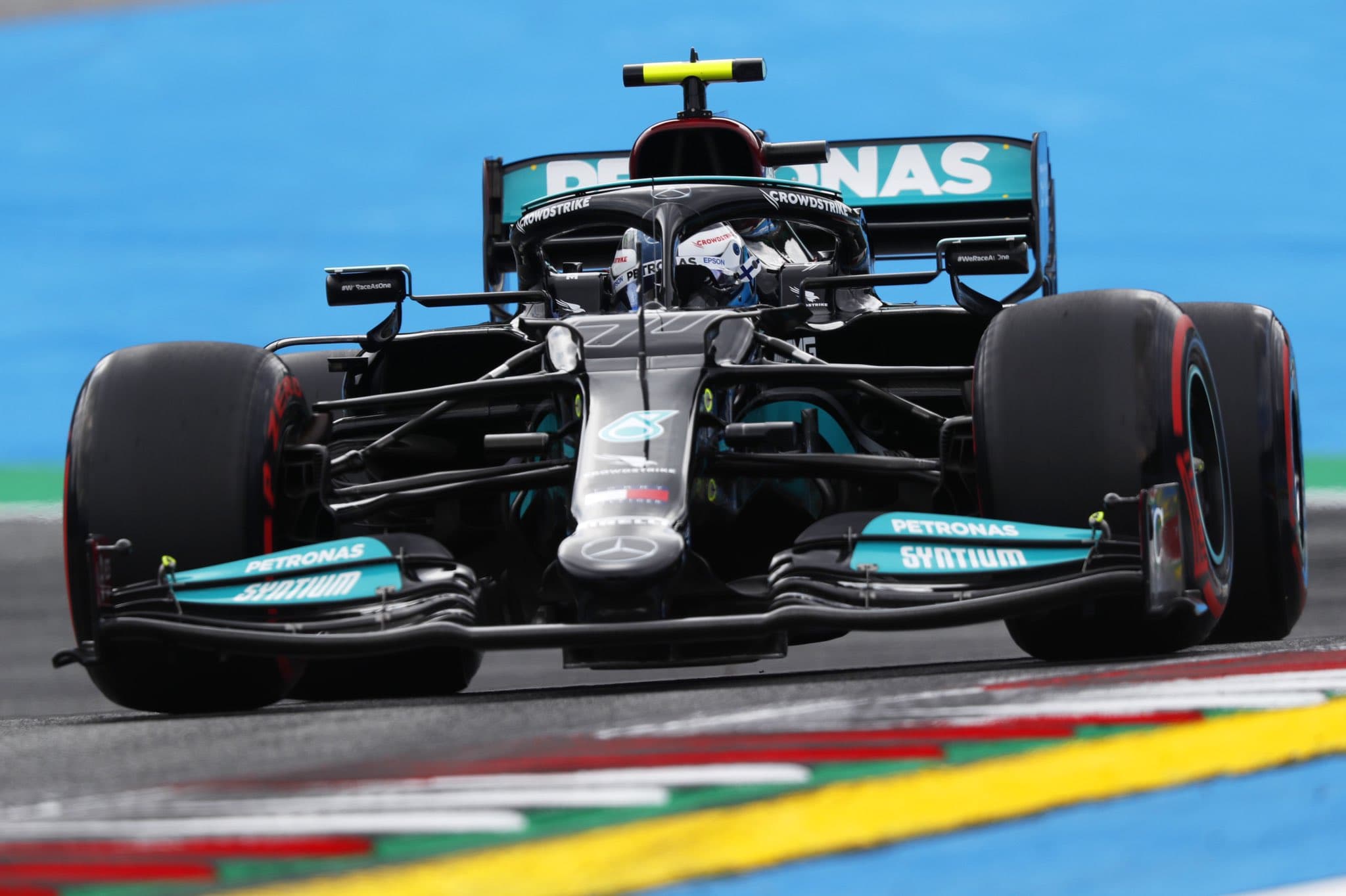 Bottas ukarany za próbę przyspieszenia pit stopu Mercedesa