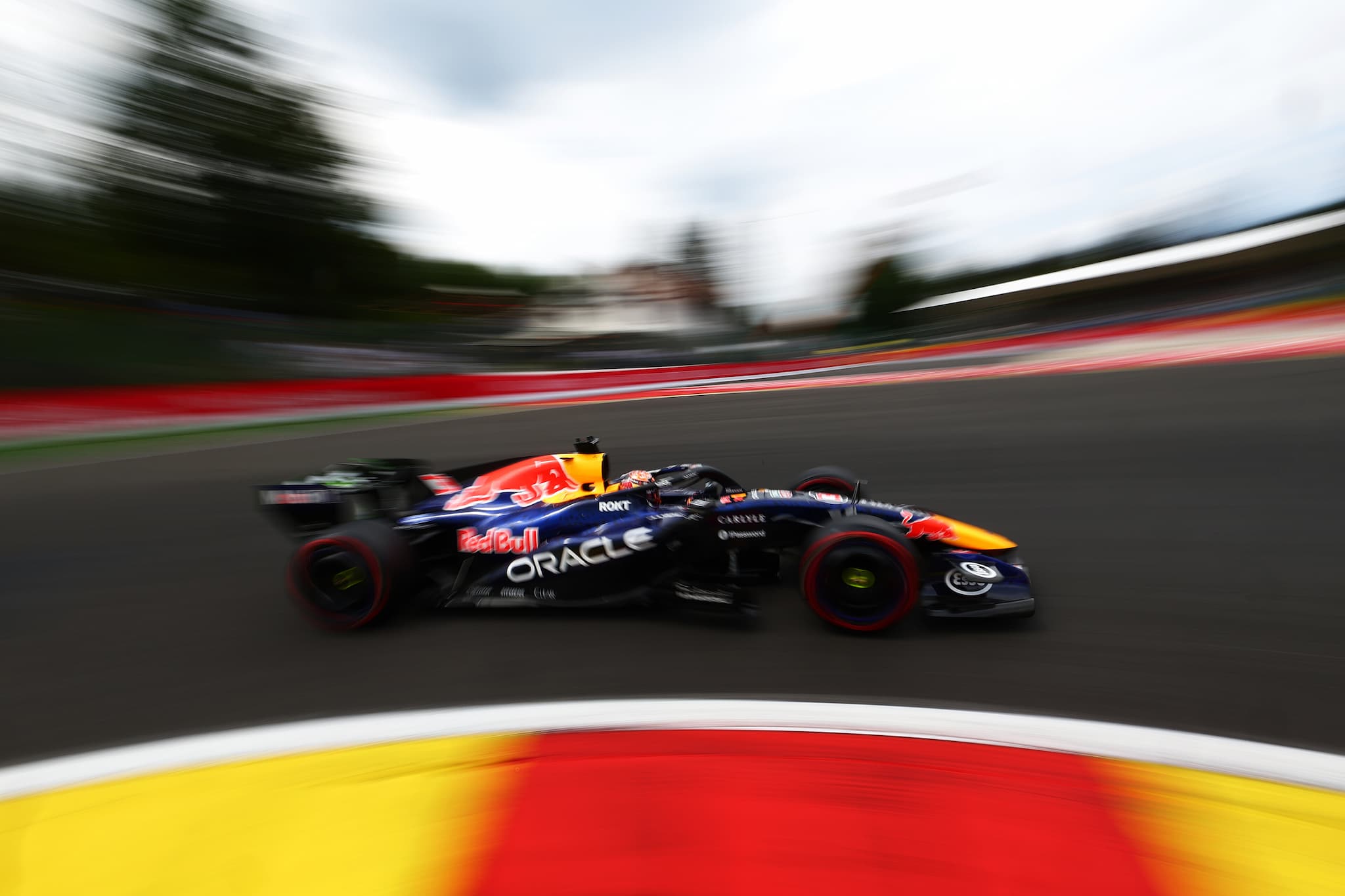 F1: Verstappen najszybszy na otwarcie GP Belgii, usterka Piastriego