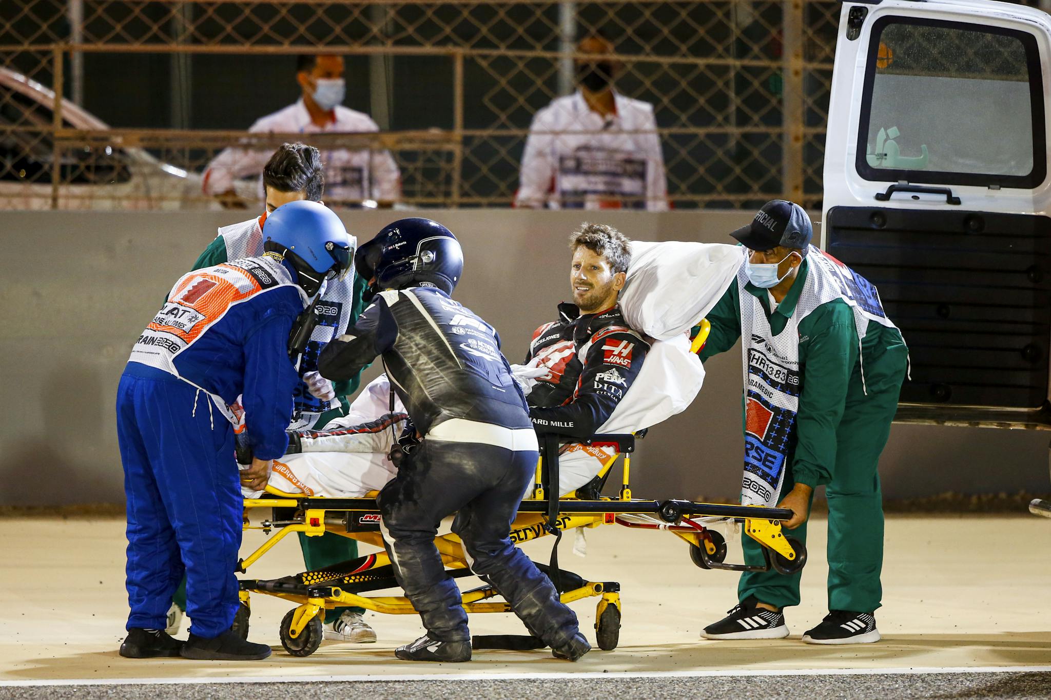Porządkowy życzył Hamiltonowi wypadku w stylu Grosjeana