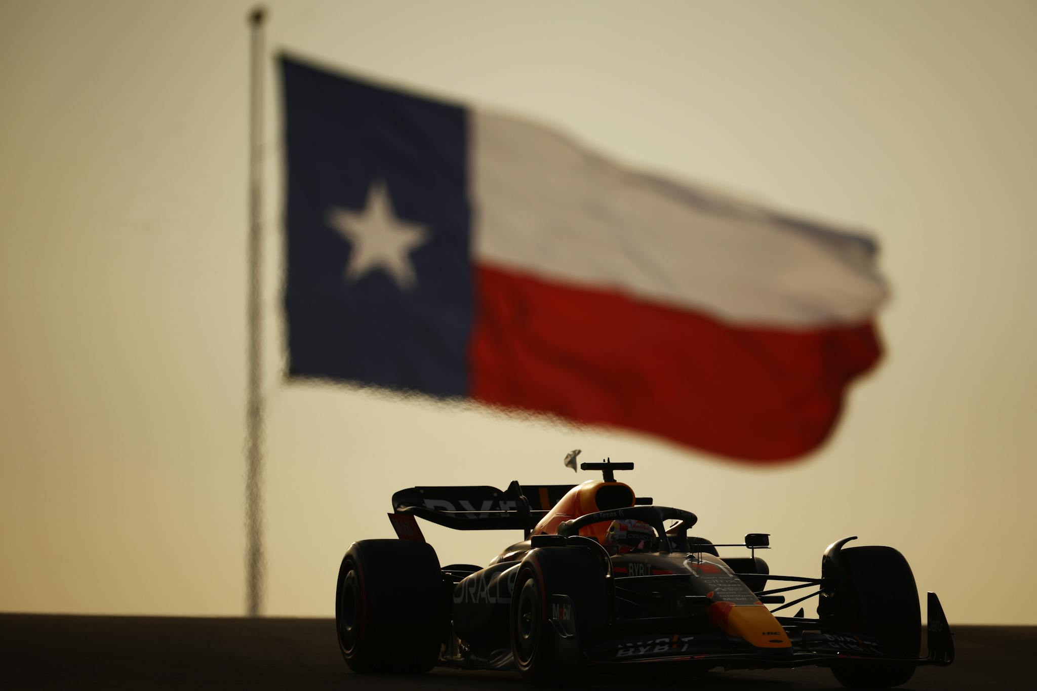 Verstappen wygrał pojedynek z Hamiltonem, Red Bull wrócił na tron