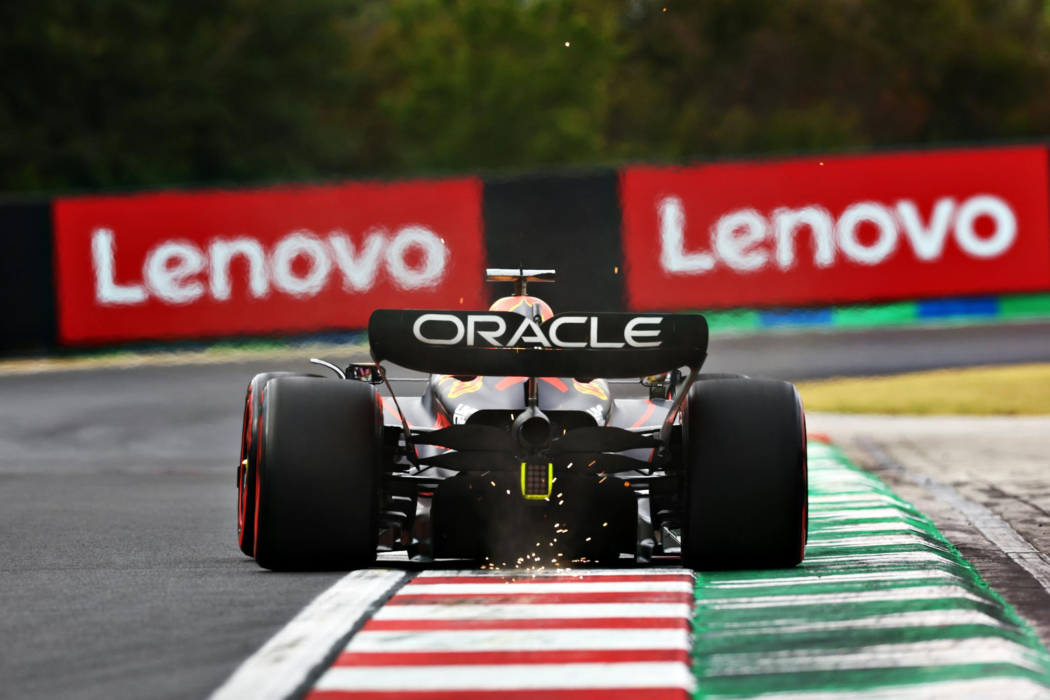 Verstappen twierdzi, że FIA traktuje kierowców jak amatorów ws. limitów